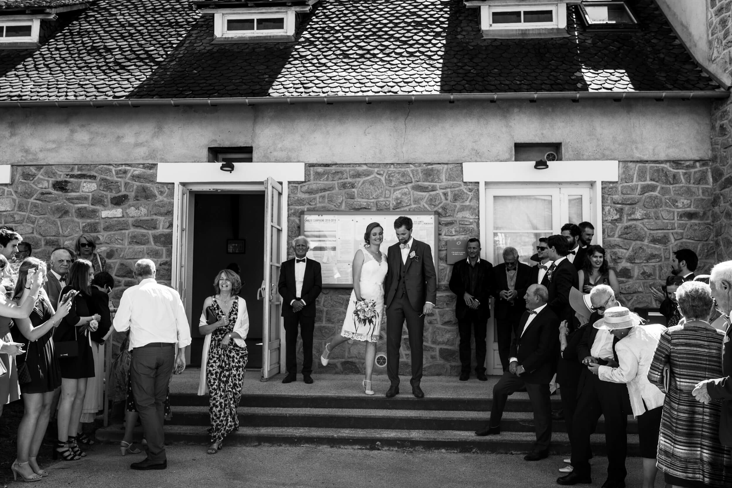 Domaine de La Fage Correze Brive photographe mariage sortie mairie wedding photographer