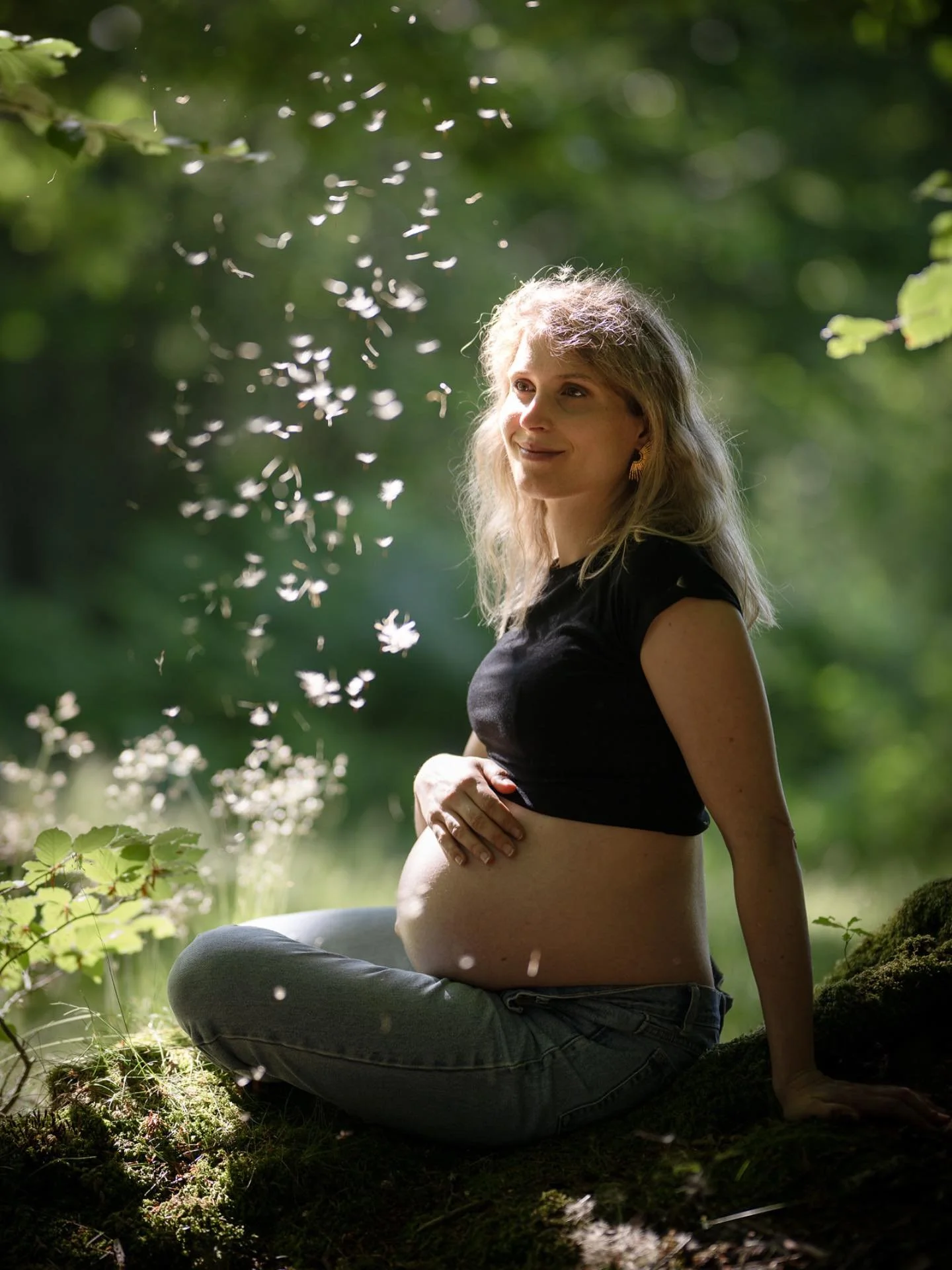 Vous prendrez bien un peu de magie ? 
Une jolie id&eacute;e de Delphine, photo r&eacute;alis&eacute;e sans IA (je pr&eacute;cise) lors d&rsquo;un joli matin de canicule en juin, dans la fra&icirc;cheur de la for&ecirc;t. 

#photographelimoges #photog