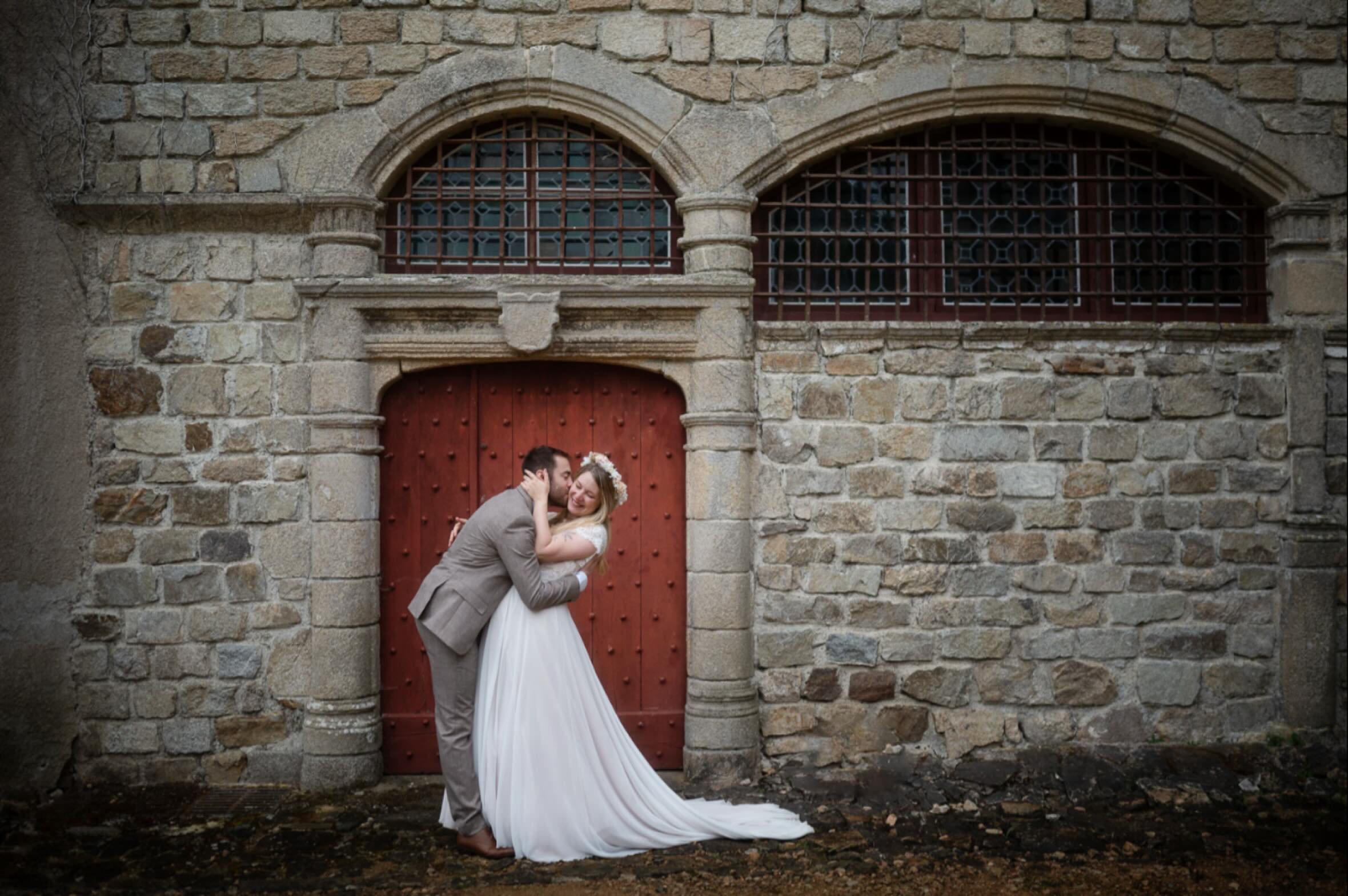 🌿 Kirsty et Corentin 🌿

#photographelimoges #mariagelimoges #frenchweddingphotographer #frenchwedding 

Je suis Val&eacute;rie, photographe pour votre beau mariage &agrave; Limoges et en Limousin. La saison 2026 est compl&egrave;te et les r&eacute;