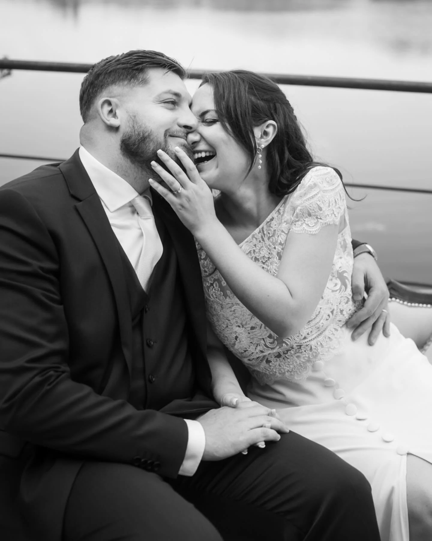 🌿 Estelle et Fabien 🌿 

Un moment tous les deux pour quelques photos au bord des &eacute;tangs de Taysse. 
C&rsquo;&eacute;tait doux, et d&eacute;licat, tout comme cette journ&eacute;e de mariage dans cette belle for&ecirc;t corr&eacute;zienne, au 