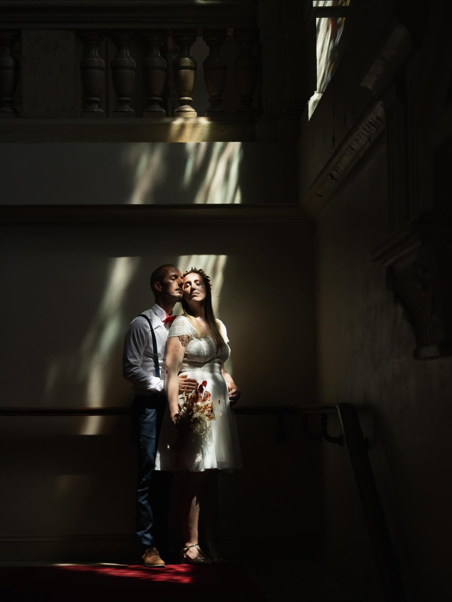 Encore un rayon de soleil
Parce que l&rsquo;on en a besoin en ce moment

Voici Lucie et Axel dans la lumi&egrave;re, &agrave; la mairie de Limoges pour leur mariage civil.

#photographelimoges #mariagelimoges #limoges #frenchwedding #frenchweddingpho
