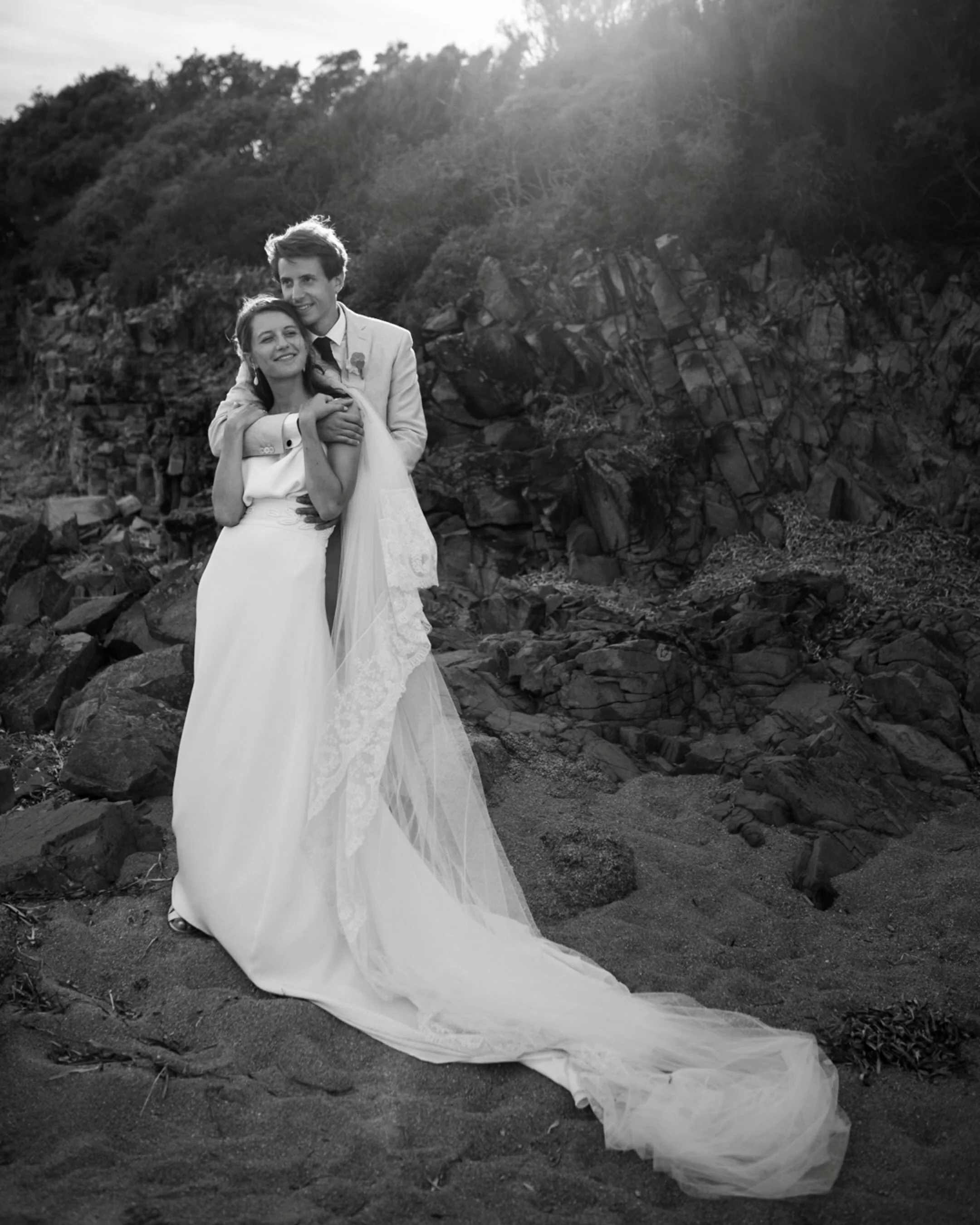 Un mariage en Corse 
Tout ce soleil 
L&rsquo;eau et les rochers 
Les montagnes et les rires
L&rsquo;all&eacute;gresse&hellip; 

(En vrai cela a &eacute;t&eacute; un des mariages les plus durs pour moi physiquement. Il faisait tr&egrave;s chaud et hum