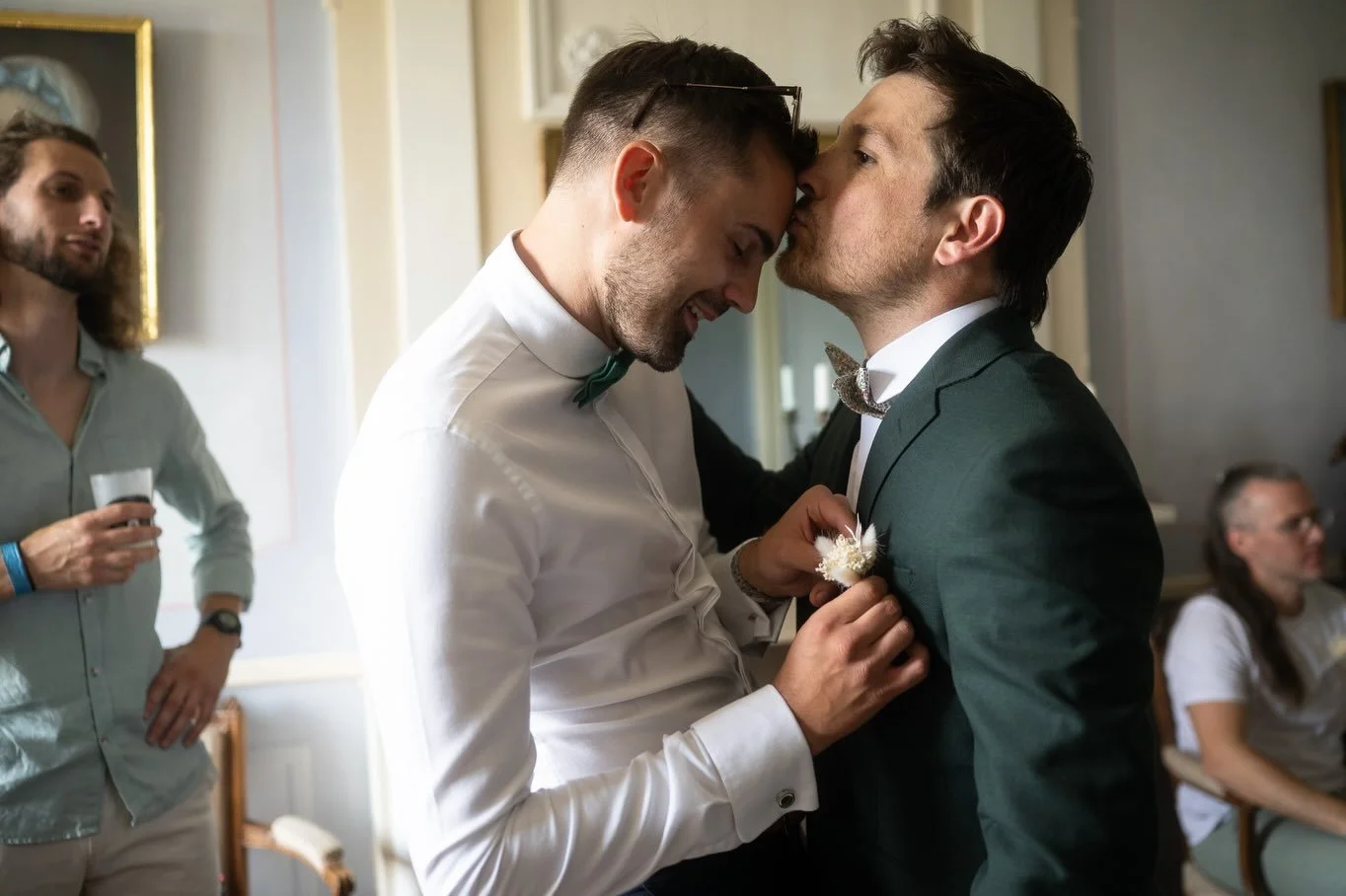 Aur&eacute;lie et Julien au ch&acirc;teau de l&rsquo;Osmonerie.

J&rsquo;aime bien revenir sur des mariages pass&eacute;s et red&eacute;couvrir les photos. Ces moments tellement cool dans le cocon du domaine pour une c&eacute;r&eacute;monie la&iuml;q