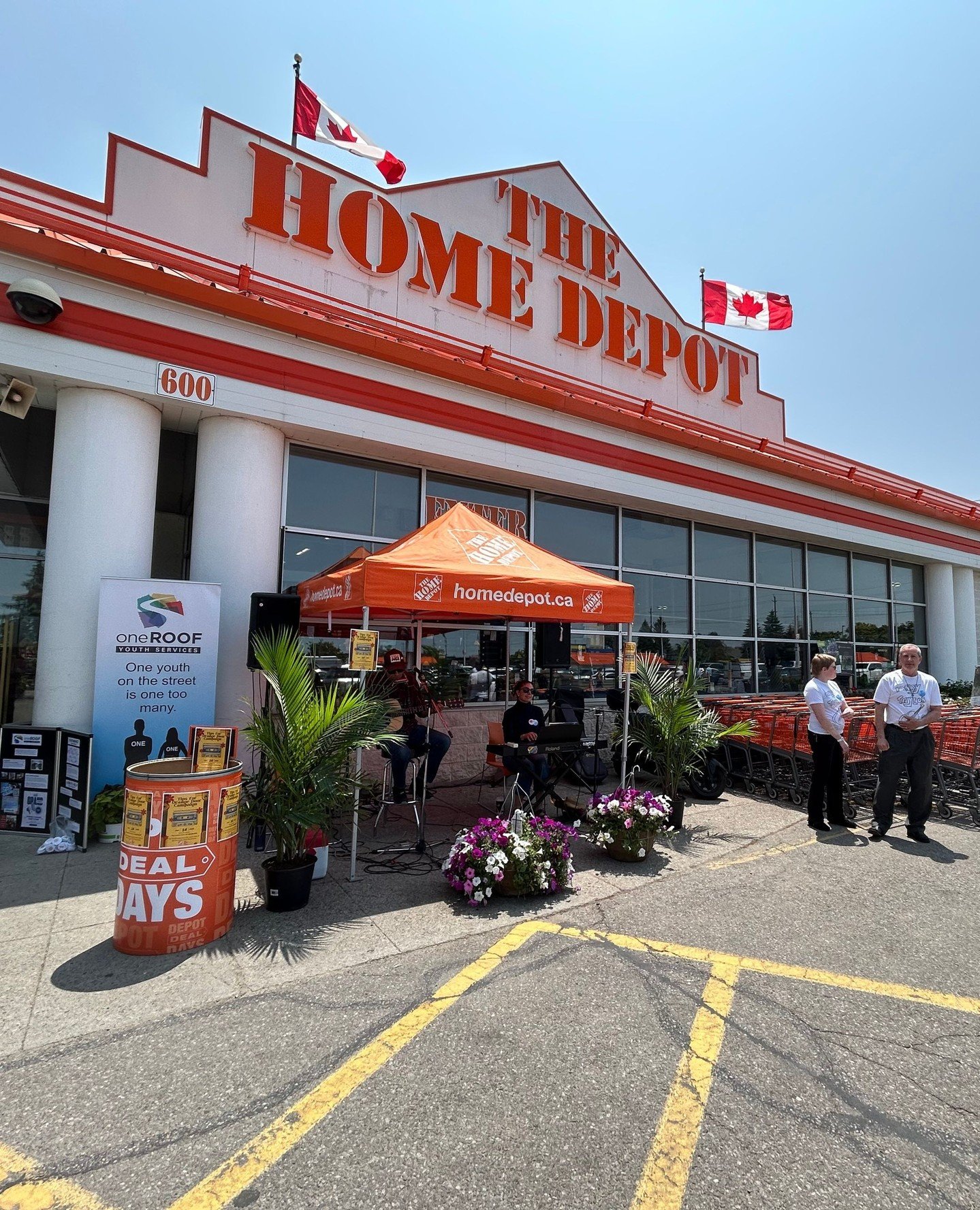 Andrea (oneROOF's Executive Director) had a blast watching Henry Taylor play at the Home Depot Waterloo Music Festival last Saturday! Thank you to all involved in this event, supporting #TheOrangeDoorProject 🧡 ⁠
⁠
The Orange Door Project unites Home