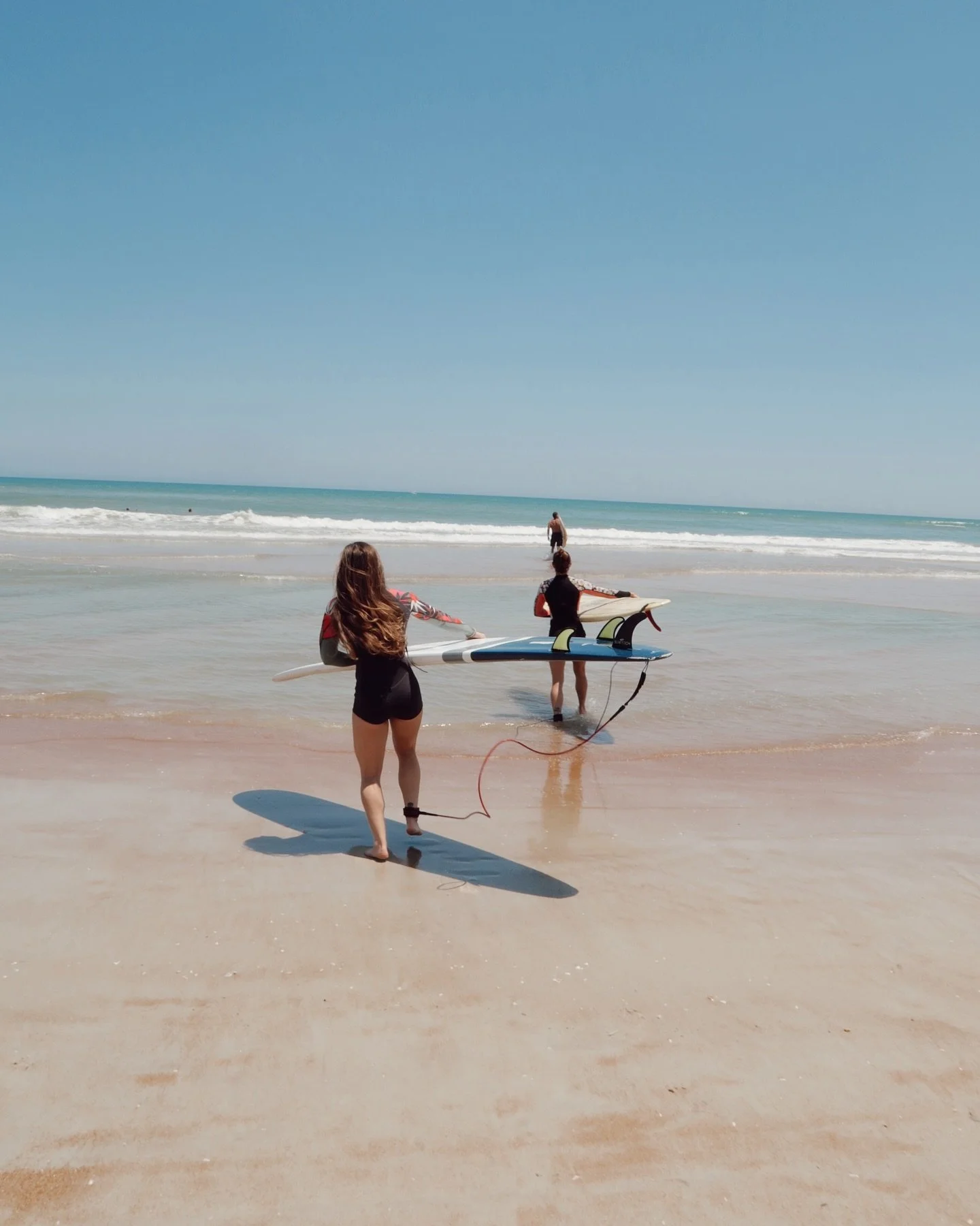 sporty summer activities loading&hellip; 🤙🏼

#summer #sports #sportygirl #sportsgirl #summersports #surfing #boating #beach #beachlife #beachvibes
