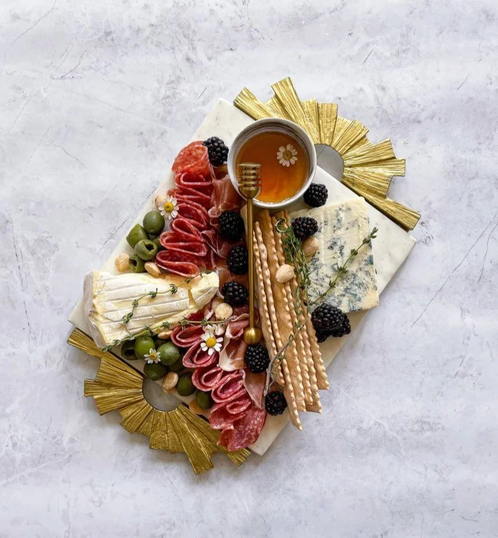 pairing a cheeseboard with a flight of @thehivesupply local chicago honey is the only way to end a monday 🍯 

fun fact: linden and locust trees make up about 80% of chicago bees&rsquo; diets because those are the trees that line our streets - whooo 