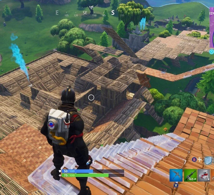 Up to 100 players can play simultaneously. This can be team or individual based.