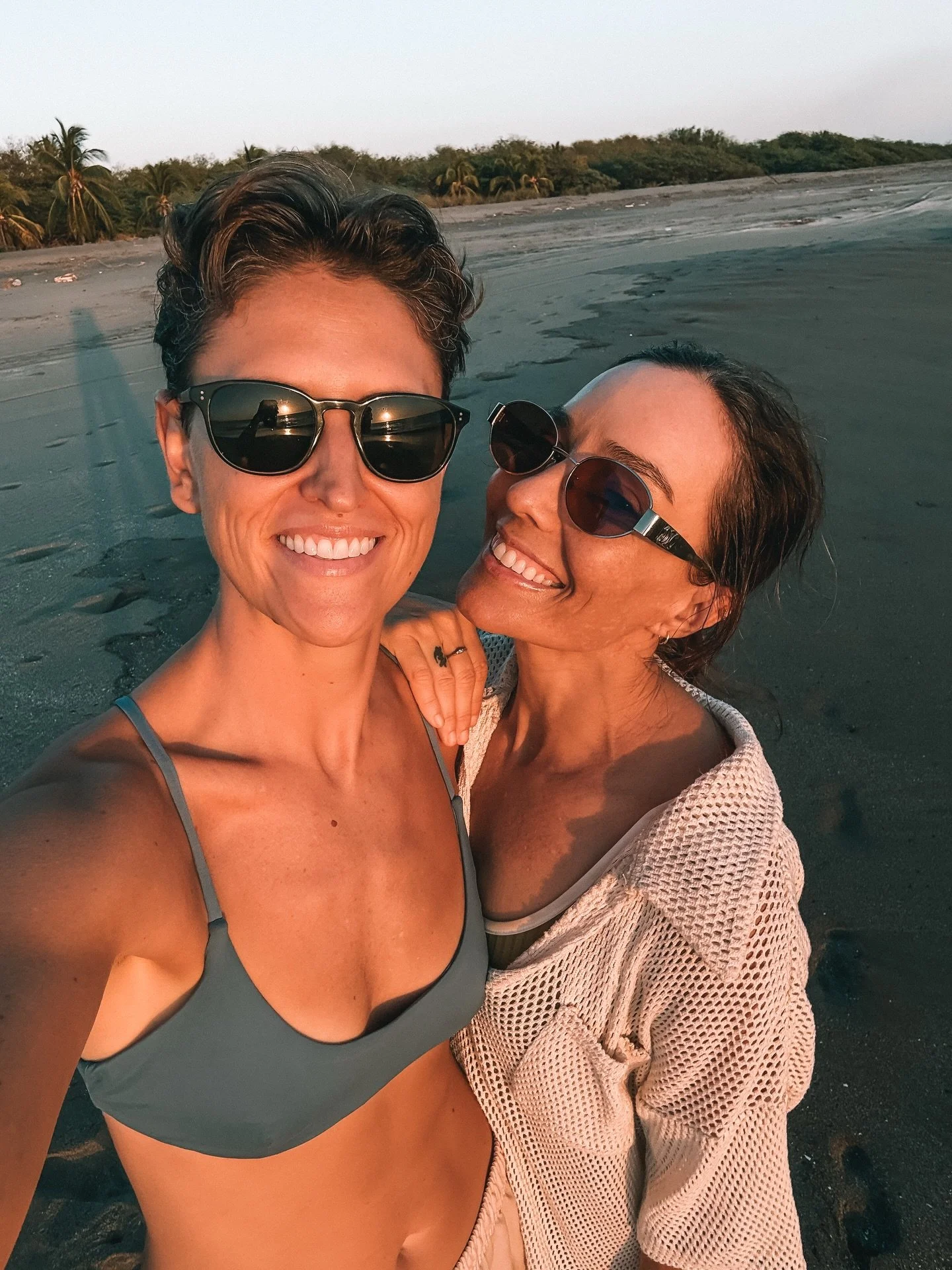 Weekends at @stillsaltyescape make me wonder how I got so lucky to have a life filled with this much love 💚

#wlw #wlwcouple #nicaragua #yogaretreats