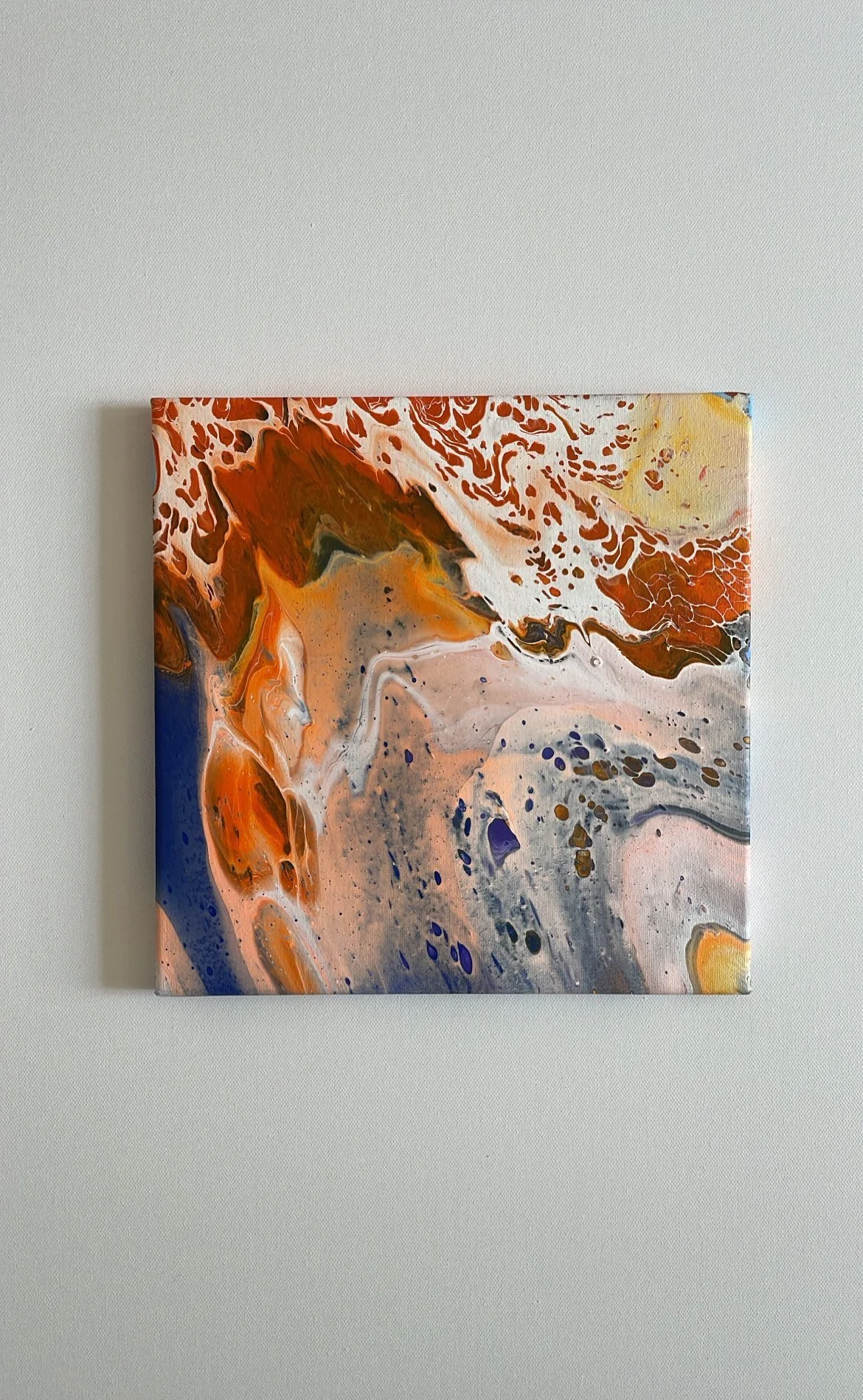 Indigo, Orange, White pour