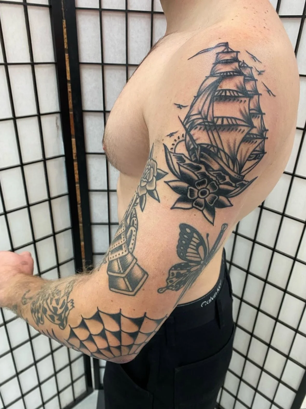 Work by @kingsleytattoo 

.
.
.
.
#melbourne #tattoo #trad traditional boldwillhold topclasstattooing topclasstraditional blackworkerssubmission blacktoptattooing blacktattoos radtrad radtattoo traditionaltattoo blackwork  traditionalartist tradworke