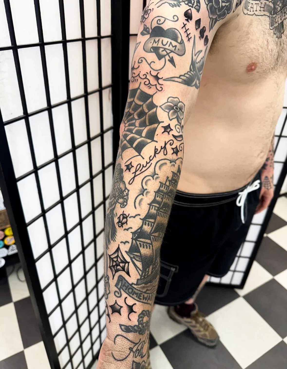 Work by @lukeetho 

.
.
.
.
#melbourne #tattoo #trad traditional boldwillhold topclasstattooing topclasstraditional blackworkerssubmission blacktoptattooing blacktattoos radtrad radtattoo traditionaltattoo blackwork  traditionalartist tradworkers tra