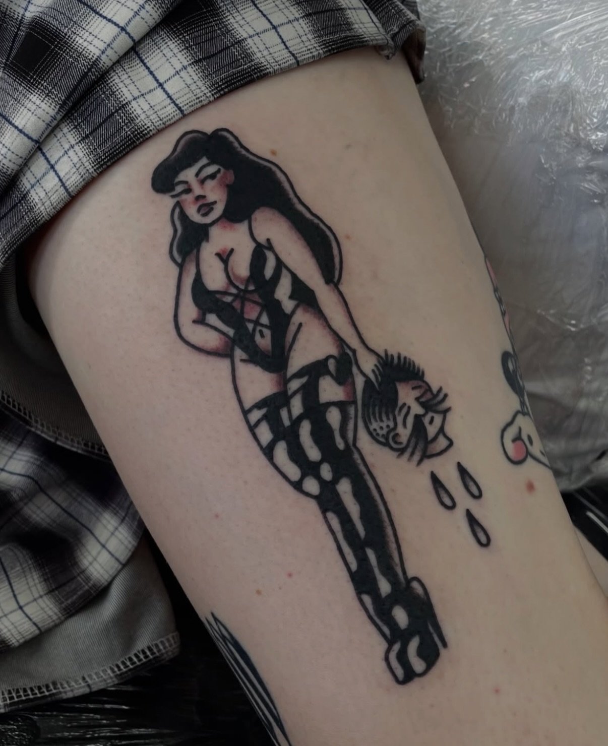 Work by @emmypokes 

.
.
.
.
#melbourne #tattoo #traditionaltattoo #blackwork  #tattoos