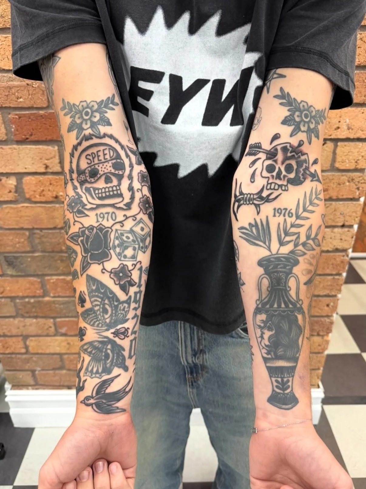 Fresh ones by @henrydietzetattoo 

.
.
.
.
#melbourne #tattoo #traditionaltattoo #blackwork  #tattoos