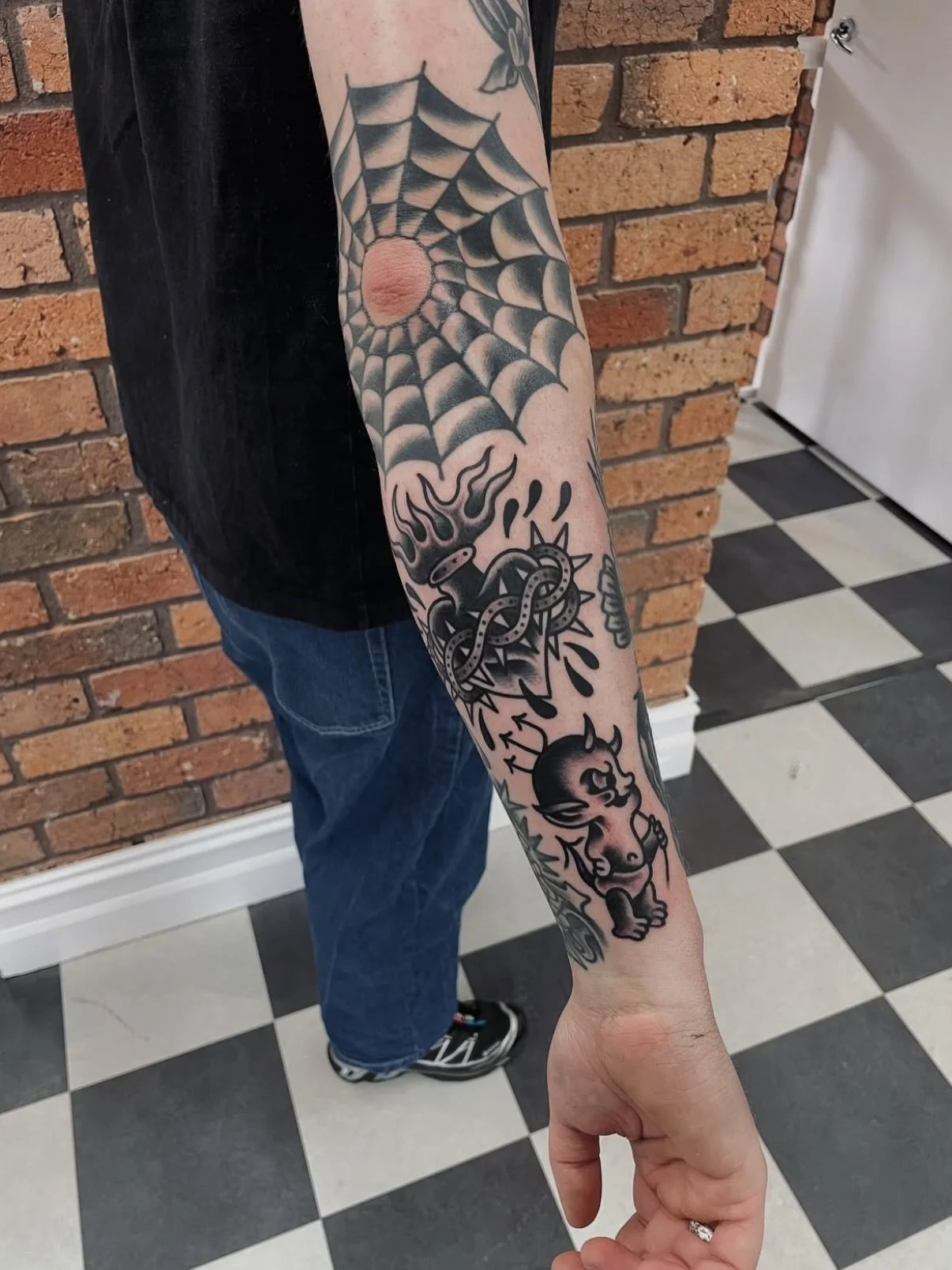 Webbed ones by @xhalhunterx 

.
.
.
.
#melbourne #tattoo #traditionaltattoo #blackwork  #tattoos