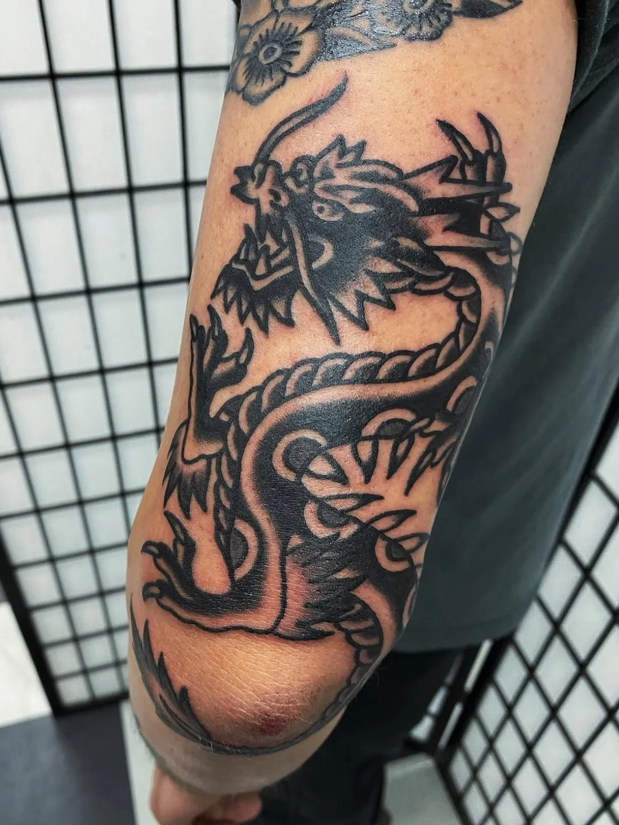 Work by @kingsleytattoo 

.
.
.
.
#melbourne #tattoo #traditionaltattoo #blackwork  #tattoos