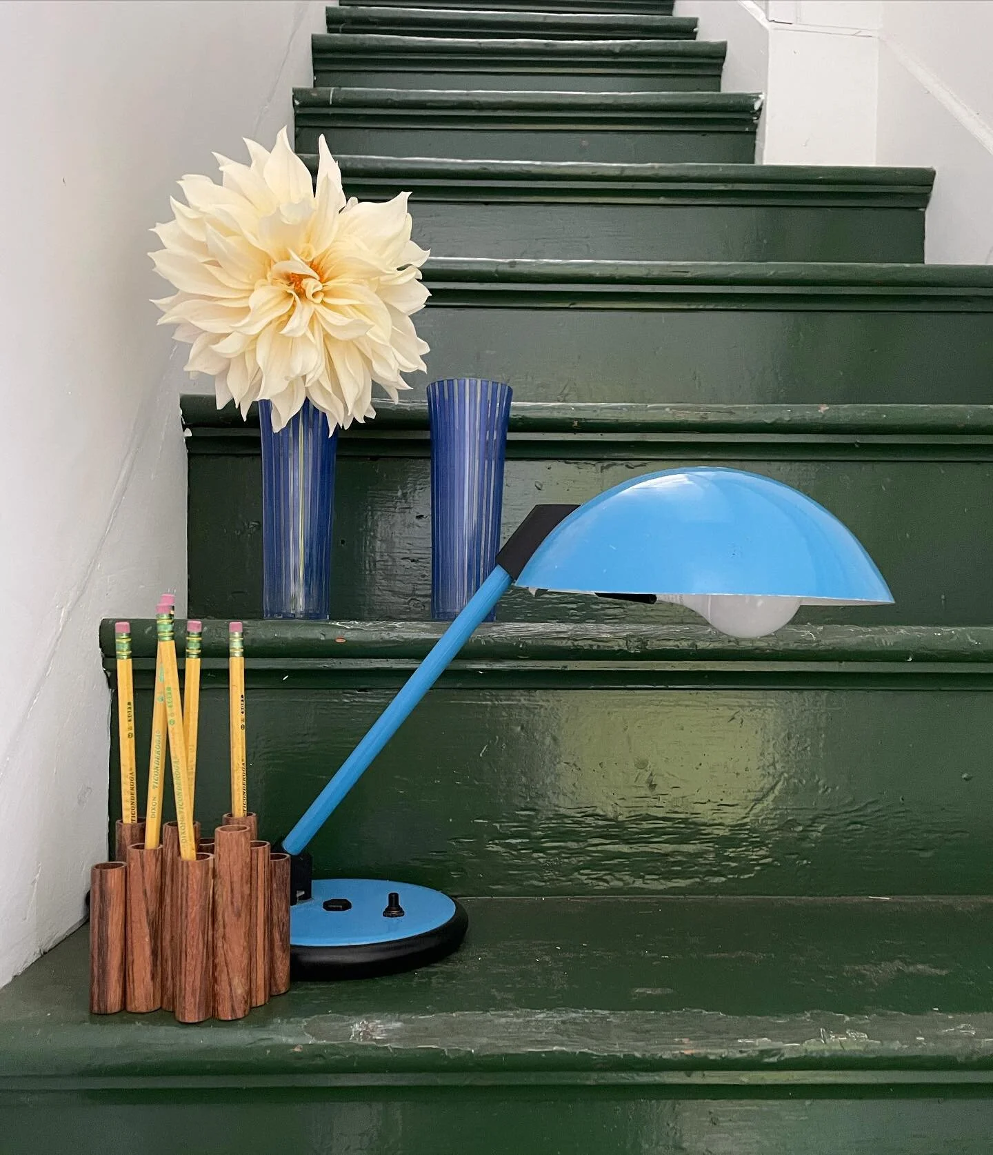 Desk refresh ideas.

#freshflowersmakemehappy #fallishere #80saesthetic #backyardbloomsmaine #deskart #vintagestyle #pencildrawing #vintagepencilholder #mixitup 
#popofcolor #vintageglasses #uniquegifts #havefunwithit