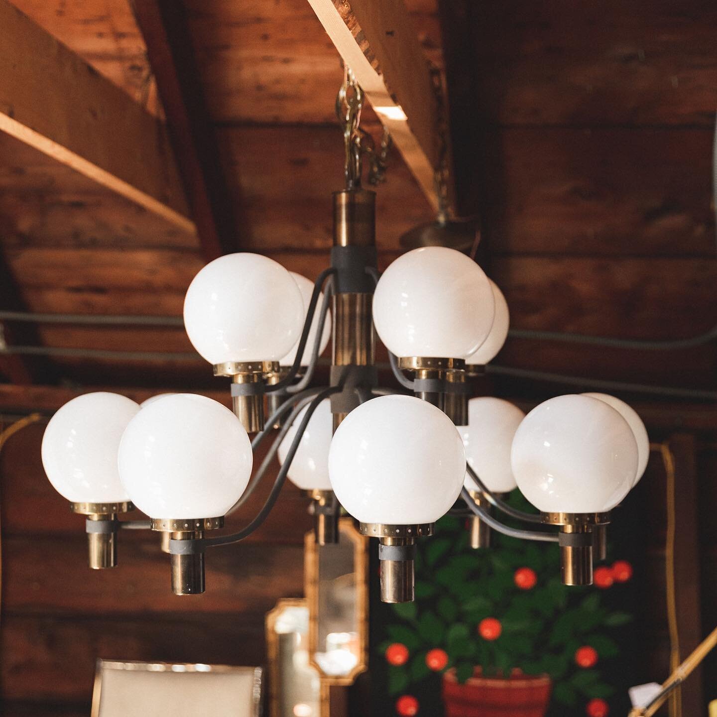 It&rsquo;s like illuminated ceiling jewelry.

Rewired thanks to @lamprepairshop 
📷 @itsjennybravo 🖤 

#vintagelighting #rewired #lovelight #interiordesign #uniquevintage #goodfortheplanet #antiquesaregreen #shoplocal #readytogo #portlandmaine #port