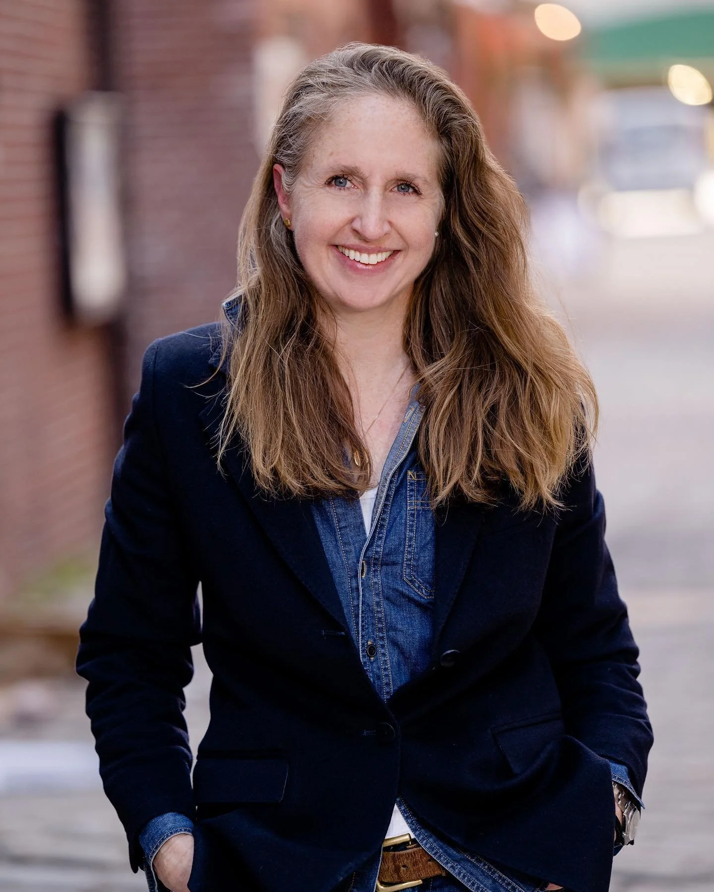 Hi friends! 
Making connections is what fills my cup and helping people find beauty in the everyday, whether it&rsquo;s sourcing the perfect vintage rug or light OR buying or selling a house that will fit the phase of life you are in, I&rsquo;m here 