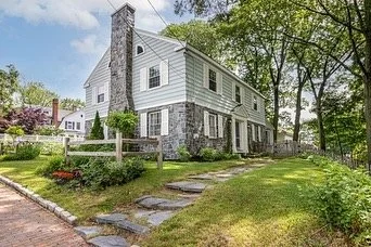 ✨ CLOSED!! ✨
15 Highland St. &bull; Portland 

Congratulations to my wonderful seller! This is such a special house and the care and love that was put into it was felt by all who came through. Thank you for trusting me to sell this beauty from the 19