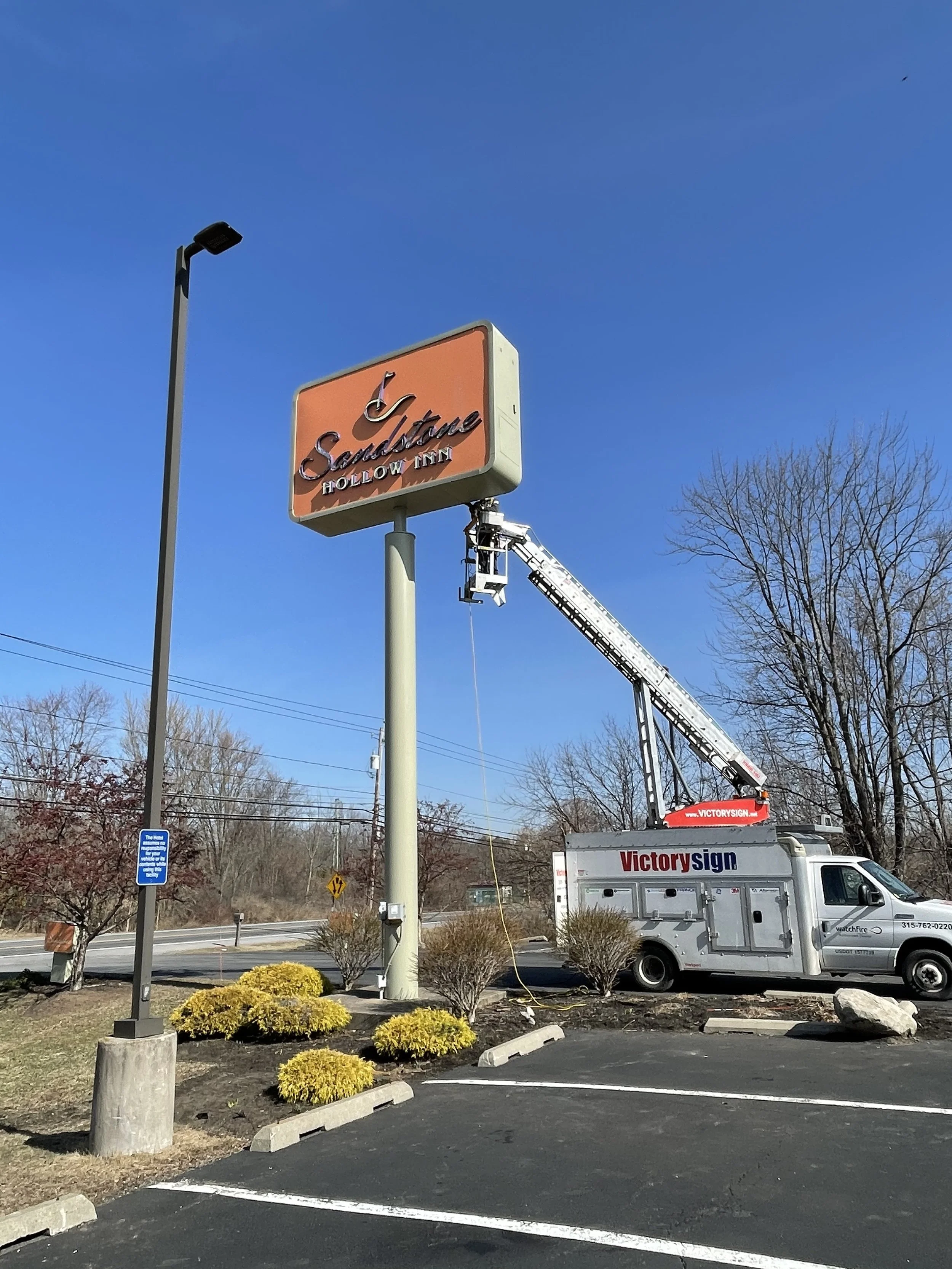 SANDSTONE HALLOW INN 1.jpg