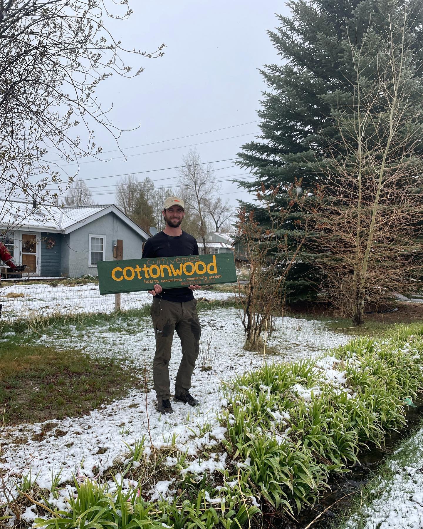 This week, we are sadly saying goodbye to Cultevemos Cottonwood, our community garden we have been working in for 14 years. Thank you so much to all of our amazing volunteers for helping us move materials and soil!! 

Reminder that we hold garden hou
