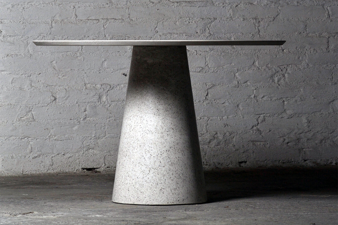 Mesawer1 concrete dining table round