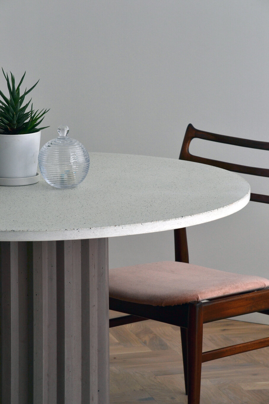 Pantheon concrete dining table round