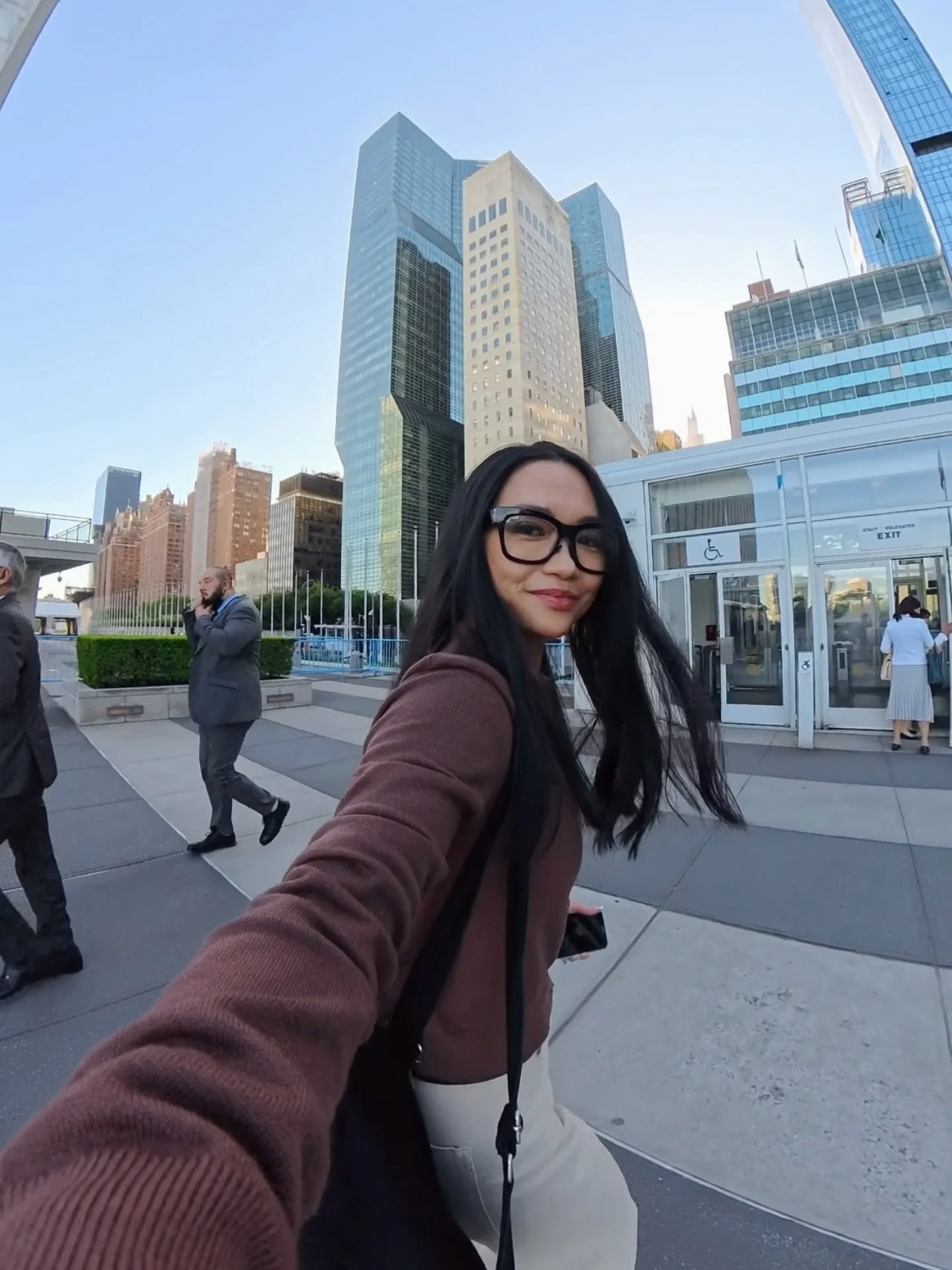 Out of the building. Into the world π
.
.
.
.
#UNHQ #GlobalGoals #SDGs #humanrightsadvovacy #globalcitizen #nyccontentcreator #nyclifestylecreator #purposedriven #creativeadvocate #nyccreatives #consciouscreatives
