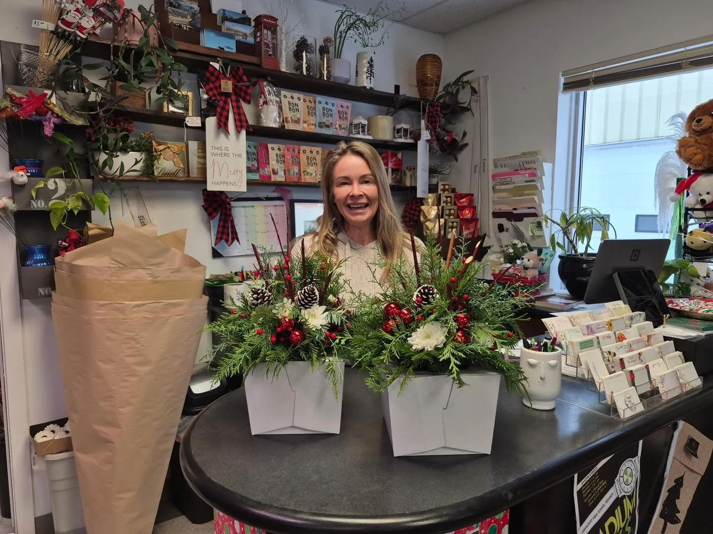 Huge shoutout to @delmeriepetalsandthorns for the amazing centerpieces they provided for our 2025 wrap up lunch with our seniors in both Claresholm and High River this week! Thank you so much for your kindness and support! Head on down to check out t