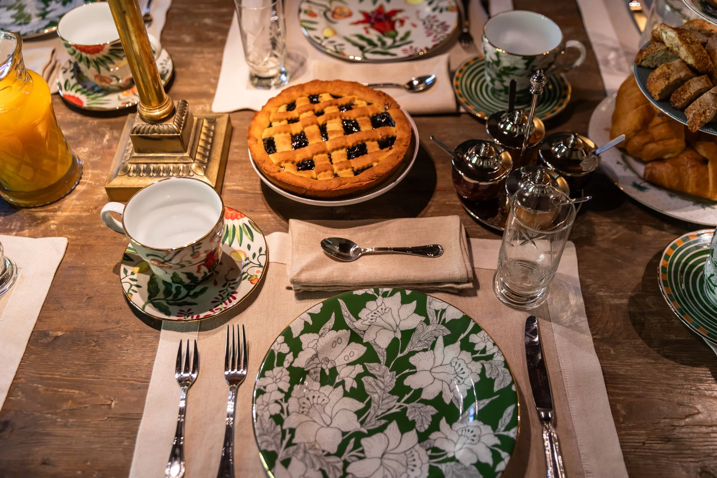 Detail breakfast table .jpg