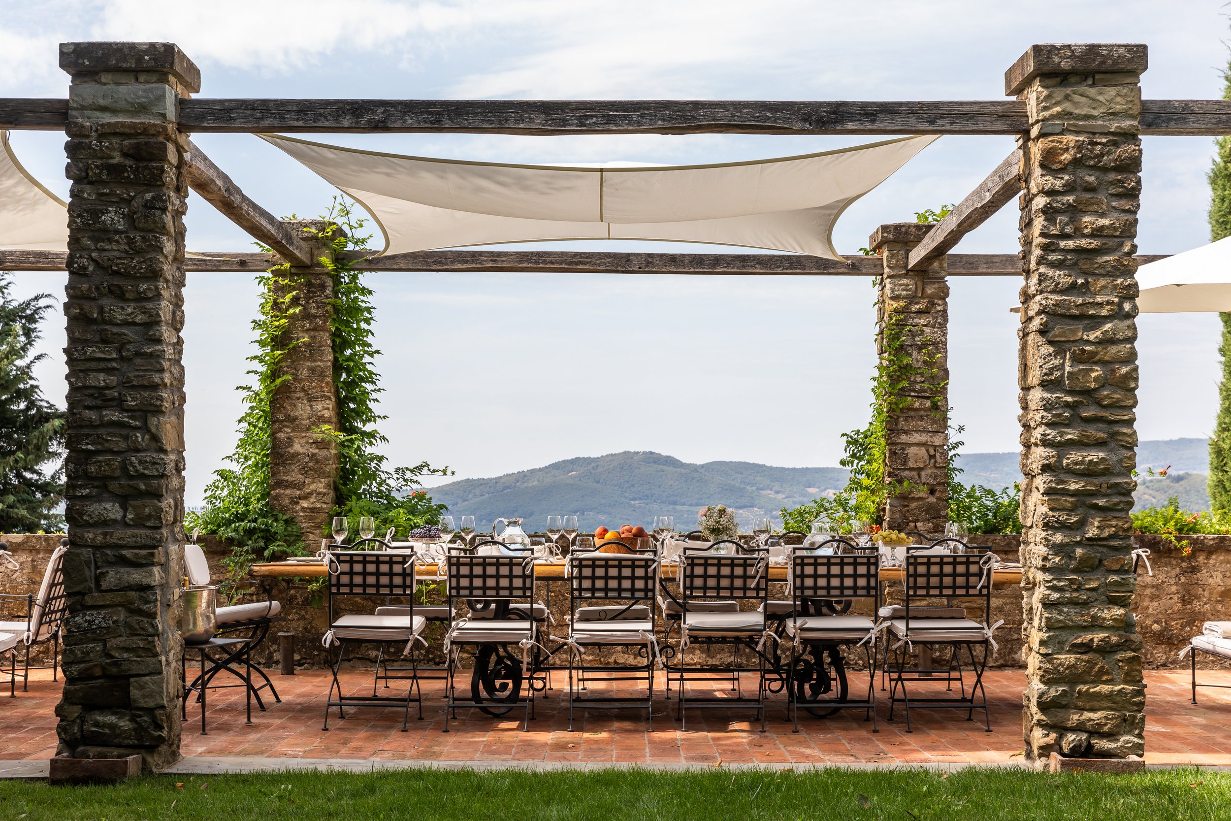 Infinity Pool terrace - table .jpg