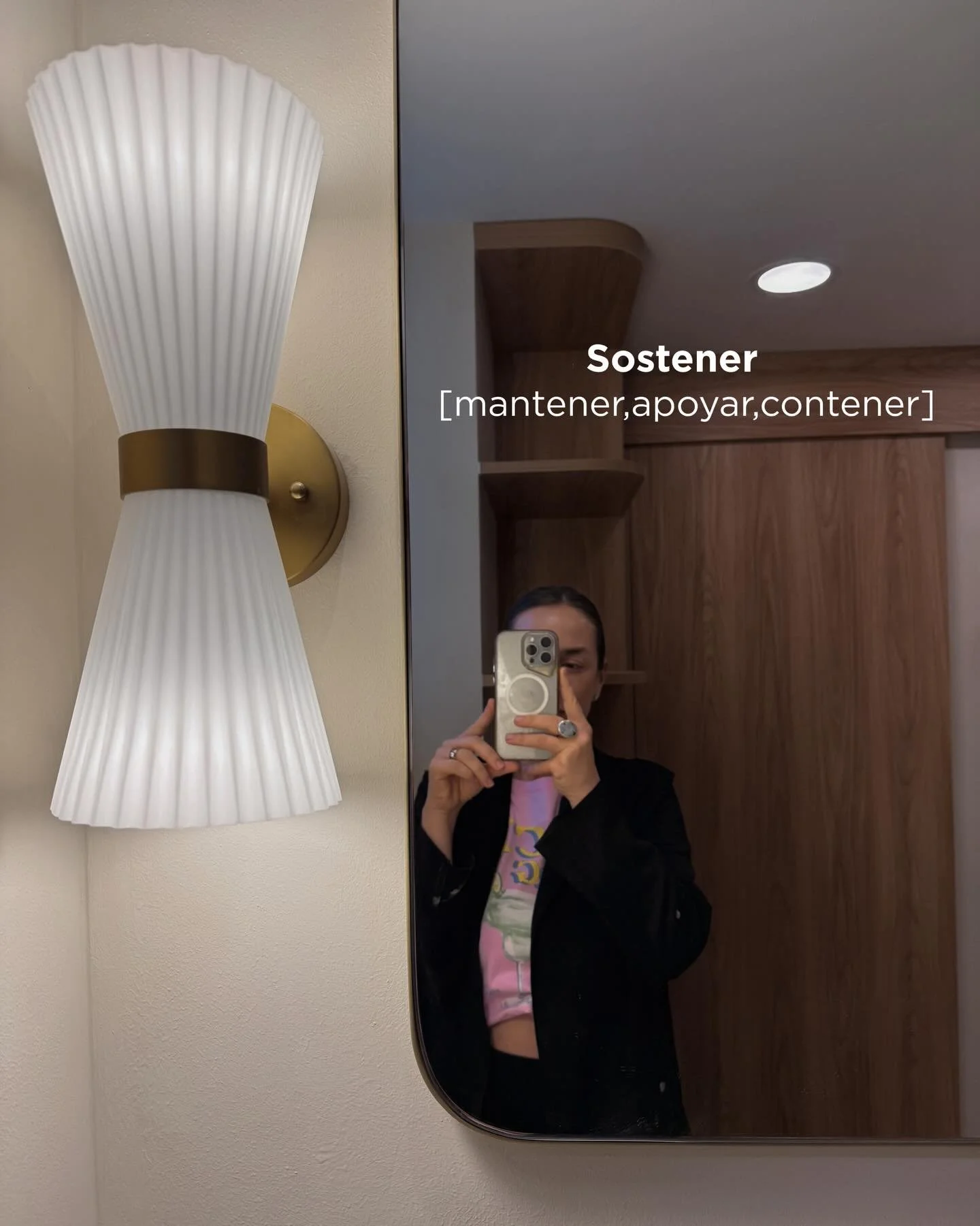 No fue pausa. 

Fue expansi&oacute;n. 

Estoy de vuelta por aqu&iacute; con la R de recargad&iacute;sima 🔋👋🤍