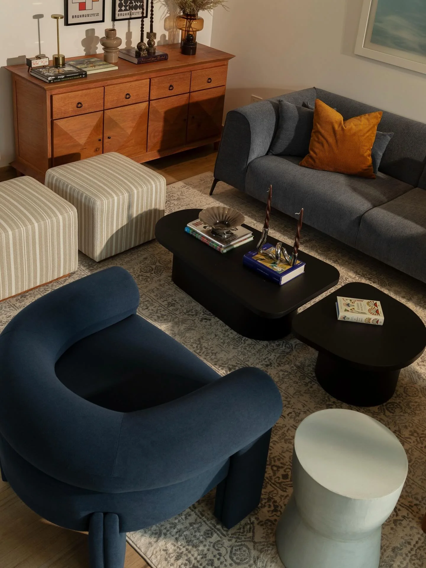 Viernes con V de nos la VOLAMOS con este proyecto ⚡️💥

Trabajar con parejas se ha vuelto nuestra especialidad.
Traducimos las ideas de cada uno en un espacio f&iacute;sico donde ambas visiones conviven en equilibrio y se sienten realmente en casa 🏡