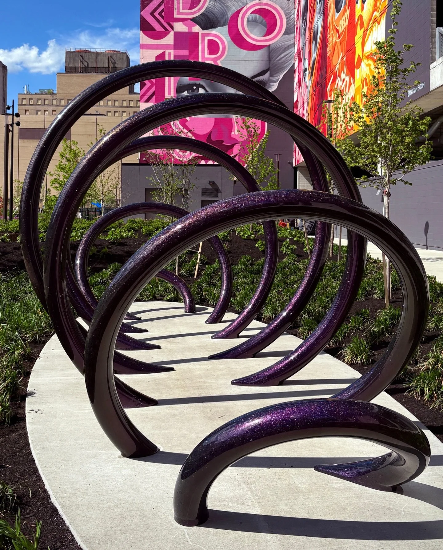 BIG THANKS to @the_agar_co @radiusconcepts @elmstreetplazacincy for the super rad opportunity to bring my first massive sculpture to life at the Elm Street Plaza, Cincinnati Convention Center. 
🥁⚡️🎤🤘🏽🎤🎸🎹💥

&ldquo;True American Music&rdquo; 
C