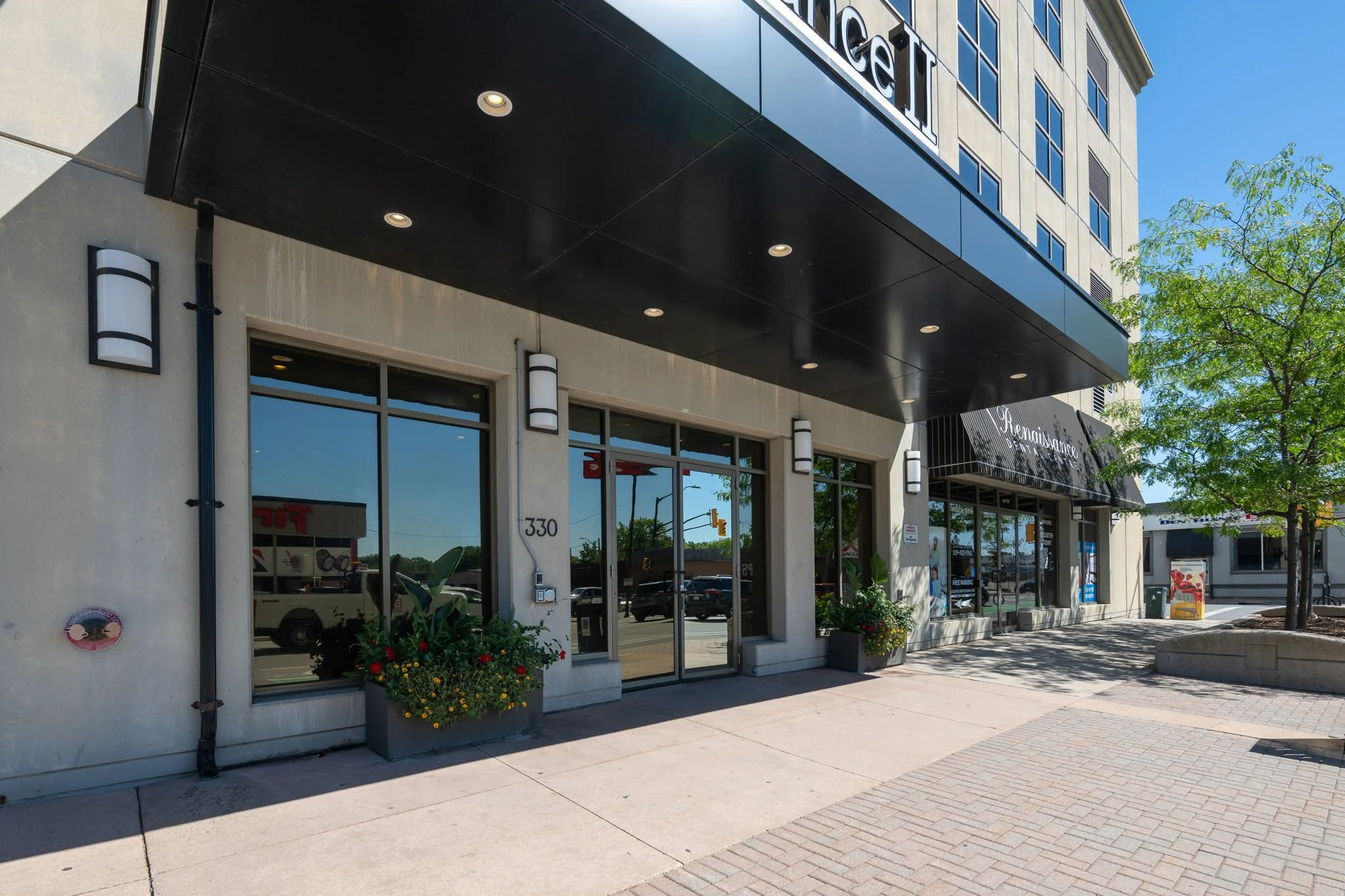 01-Renaissance II-330 Ridout St N-London ON-Kim Boyer-Your Butler Realty-DSC_0237-BB.jpg