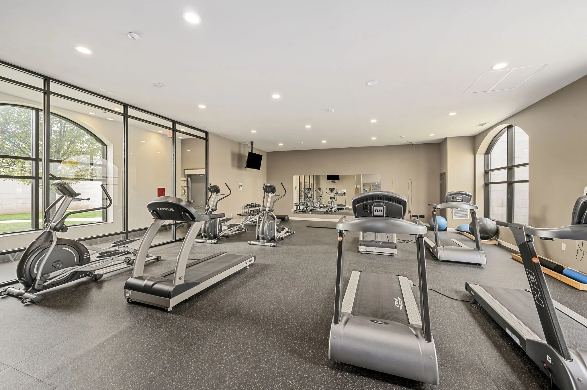35-1303-240 Villagewalk Blvd-Kim Boyer-Your Butler Realty-DSC_3600.jpg
