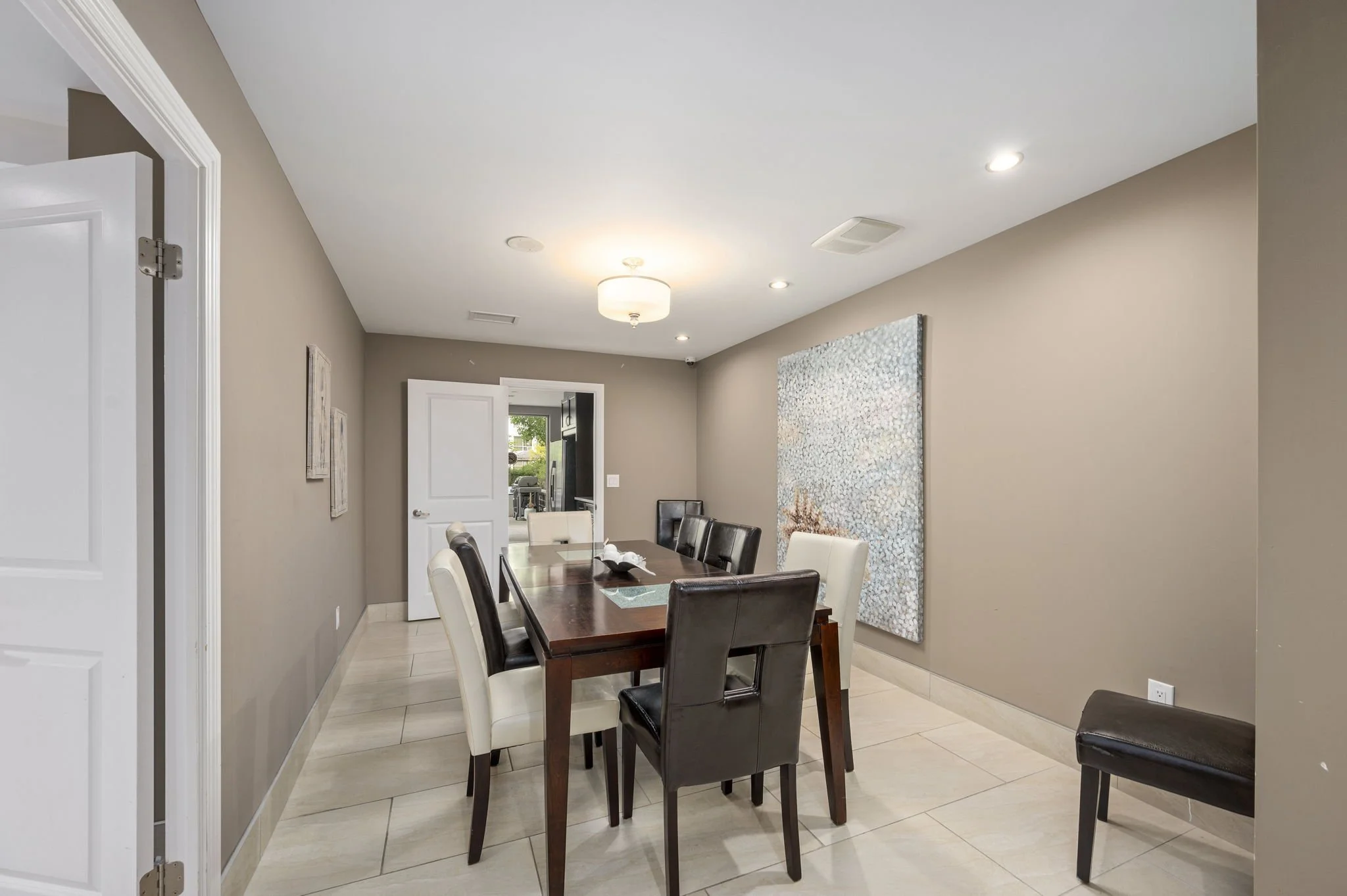31-Renaissance II-330 Ridout St N-London ON-Kim Boyer-Your Butler Realty-Dining-DSC_0711.jpg