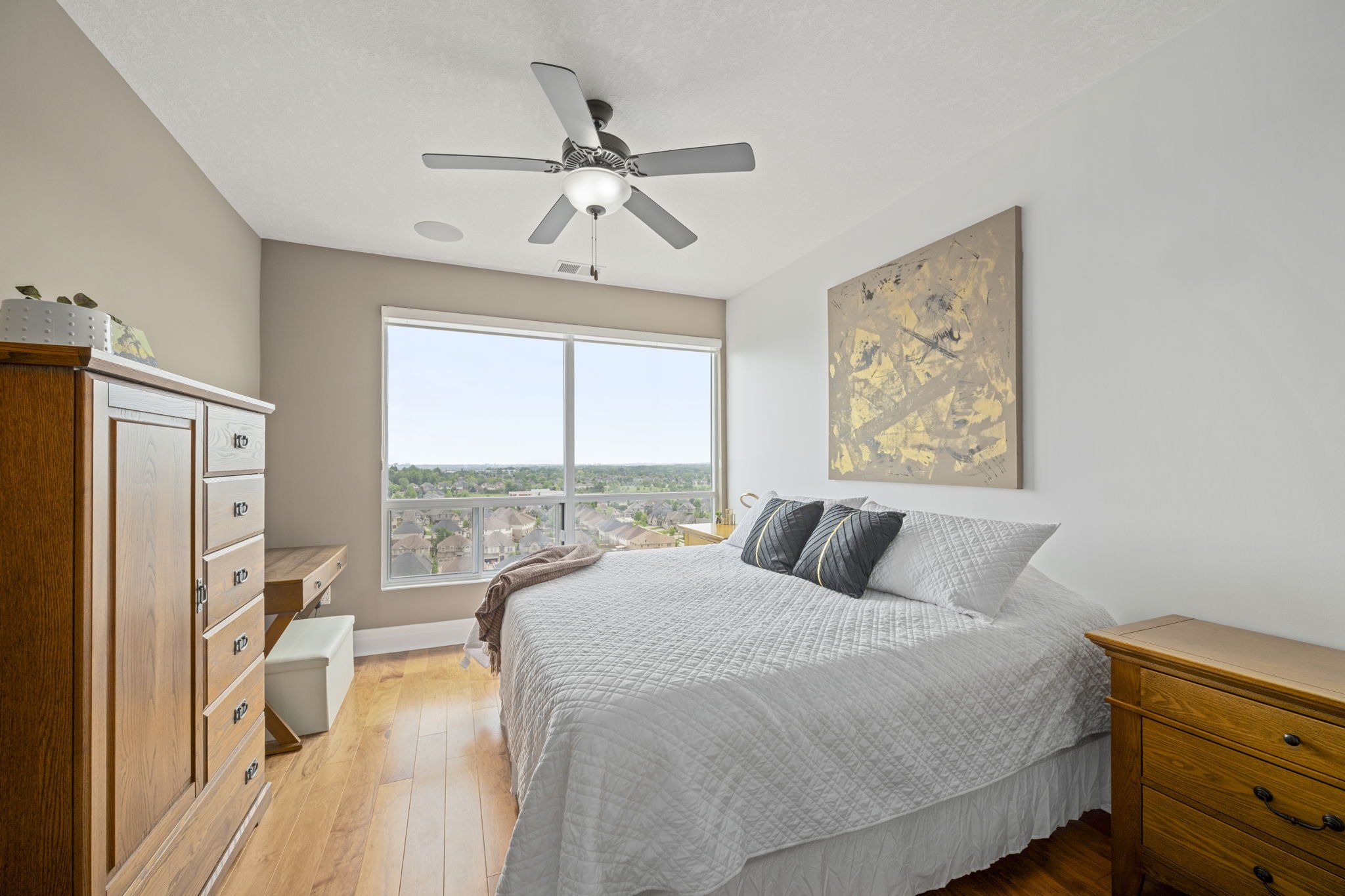 08-1303-240 Villagewalk Blvd-Kim Boyer-Your Butler Realty-DSC_0602.jpg