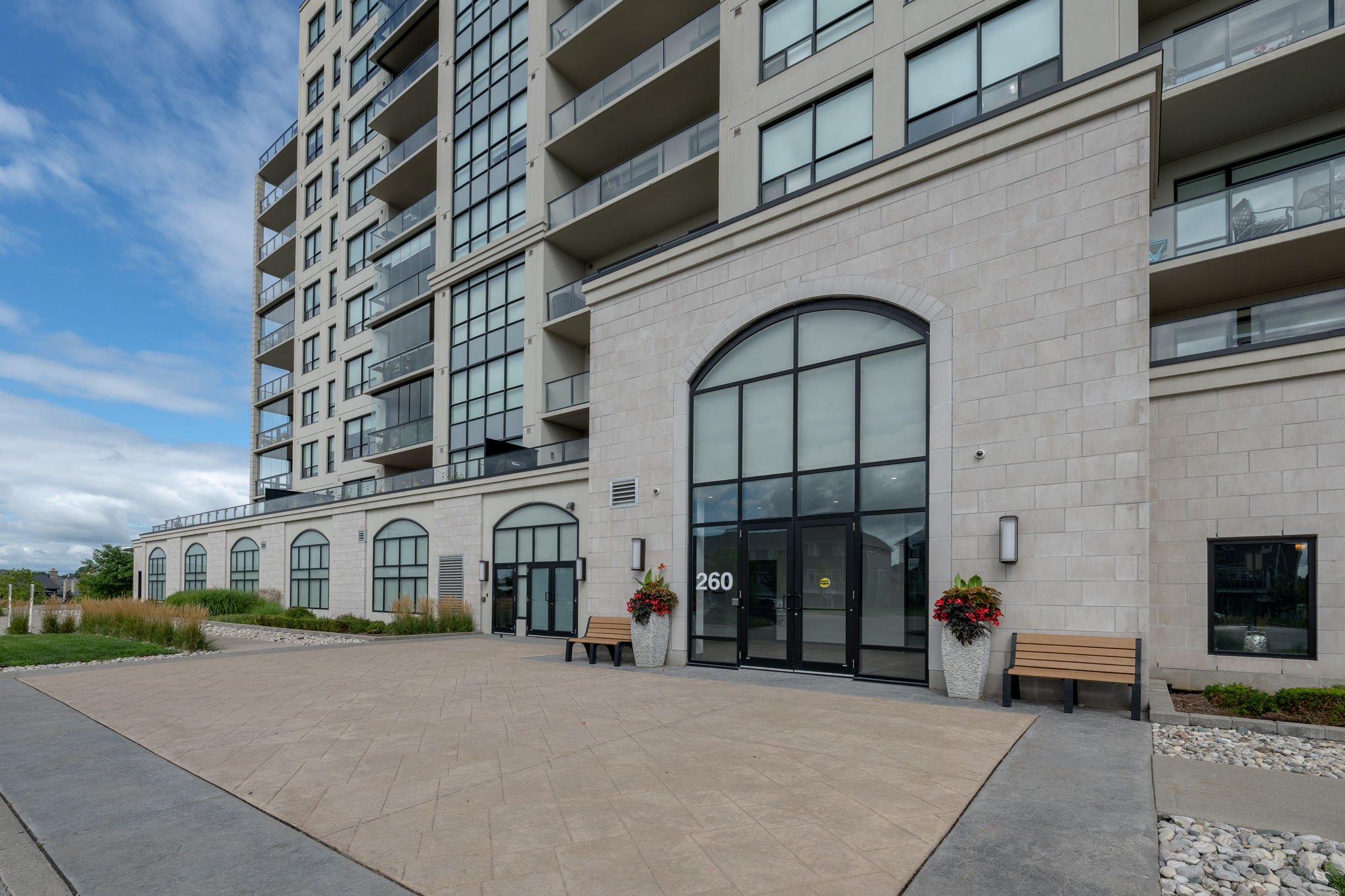 02--260 Villagewalk Blvd-London ON--Kim Boyer-Your Butler Realty--DSC_5991-HDR.jpg