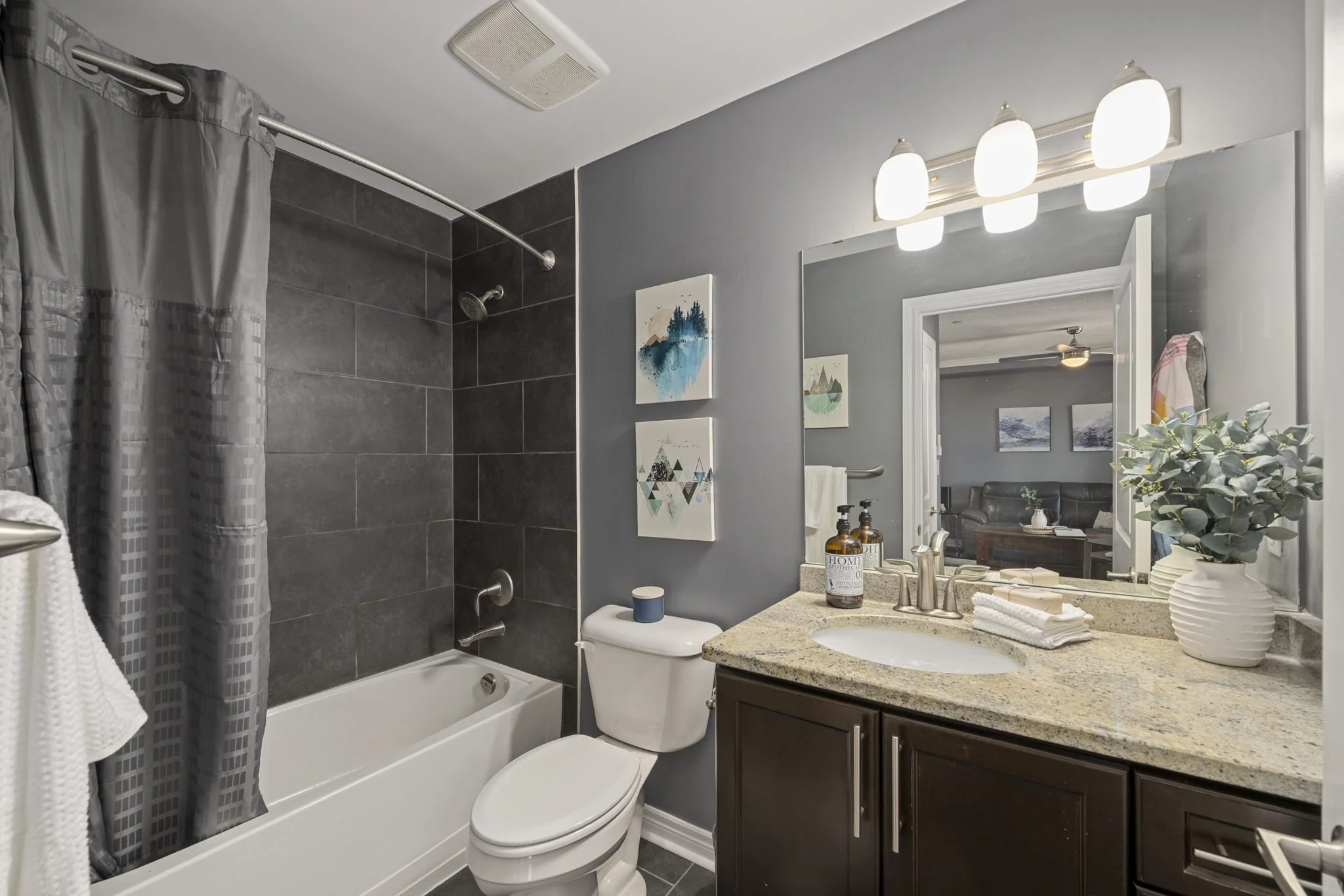 17-Renaissance II-330 Ridout St N-London ON-Kim Boyer-Your Butler Realty-DSC_0220.jpg