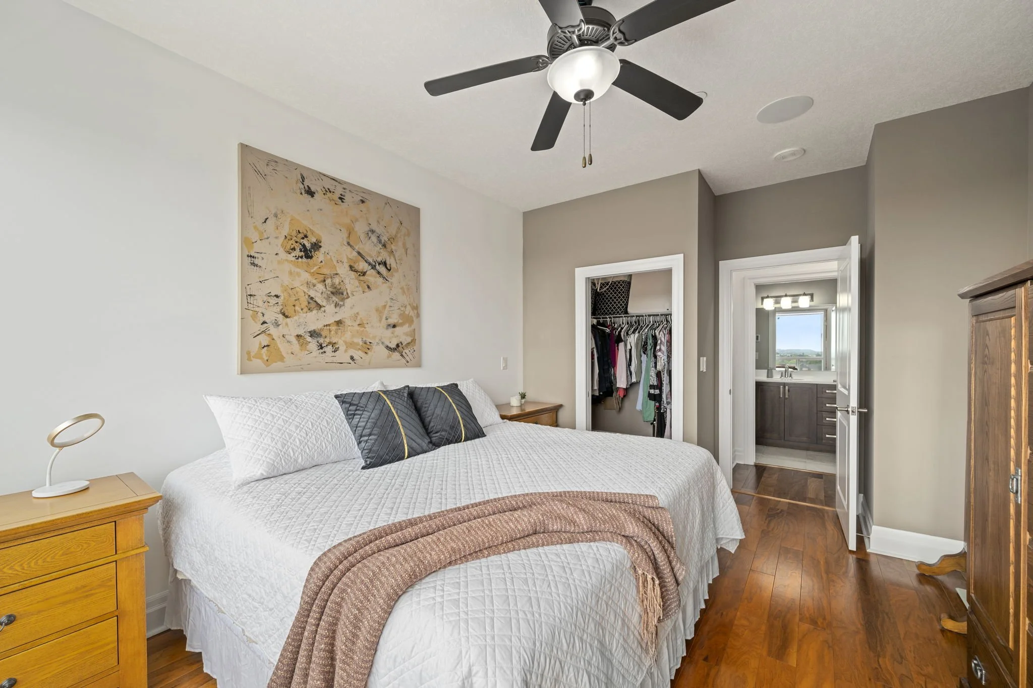 12-1303-240 Villagewalk Blvd-Kim Boyer-Your Butler Realty-DSC_0613.jpg
