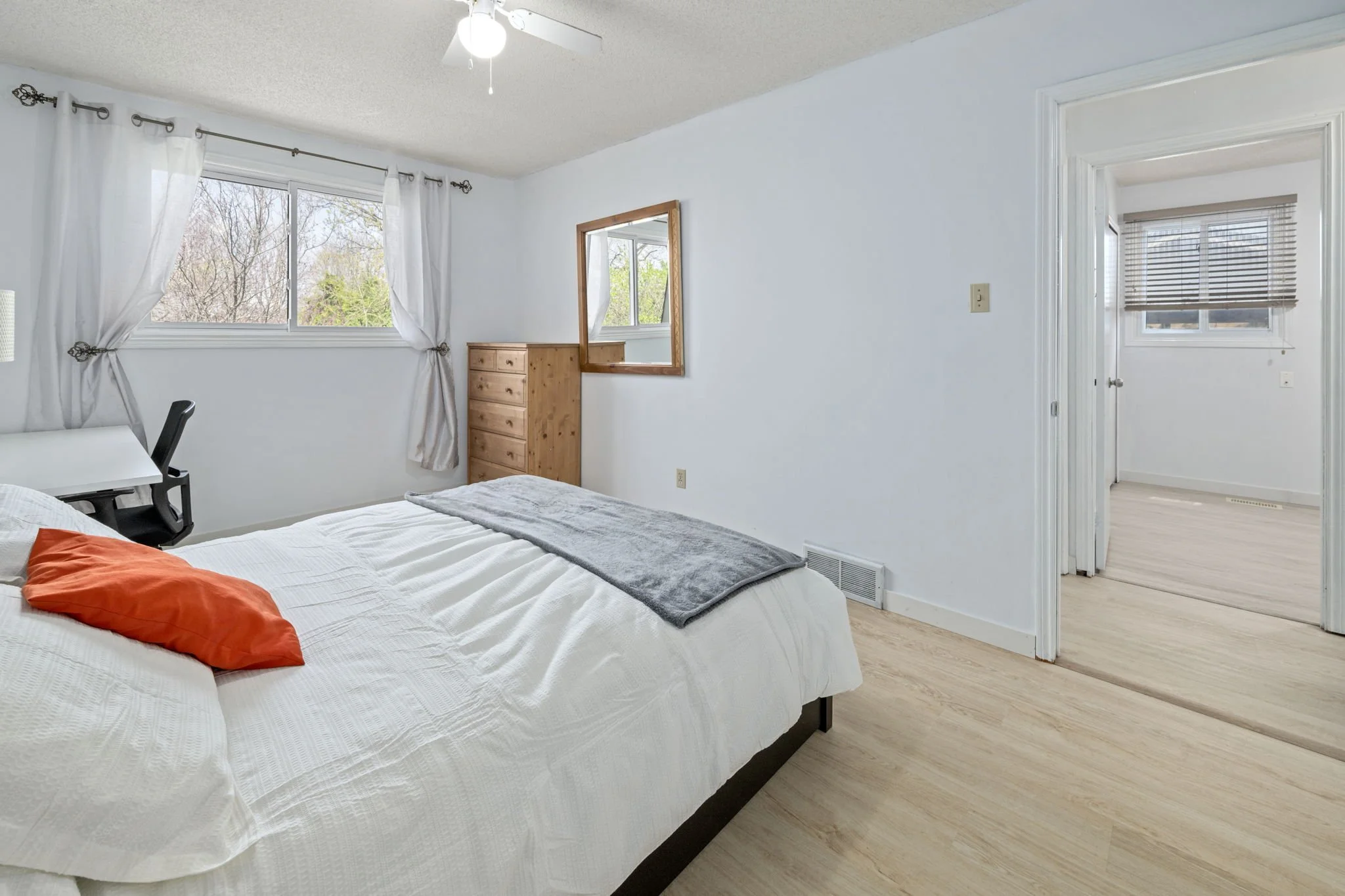 13-60 Brunswick Ave-London ON-Kim Boyer-Your Butler Realty-DSC_9124.jpg