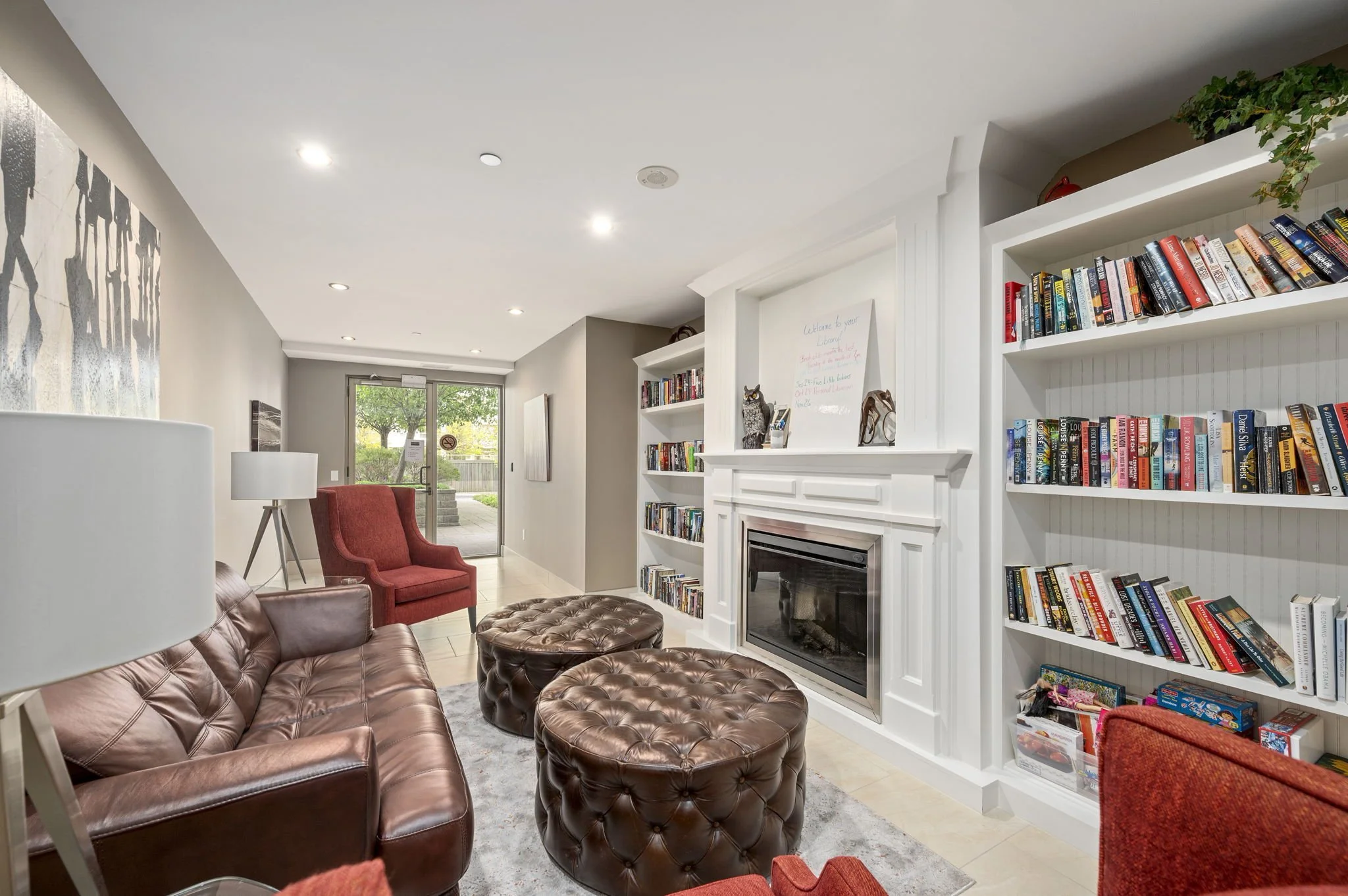 33-Renaissance II-330 Ridout St N-London ON-Kim Boyer-Your Butler Realty-Library-DSC_0738.jpg