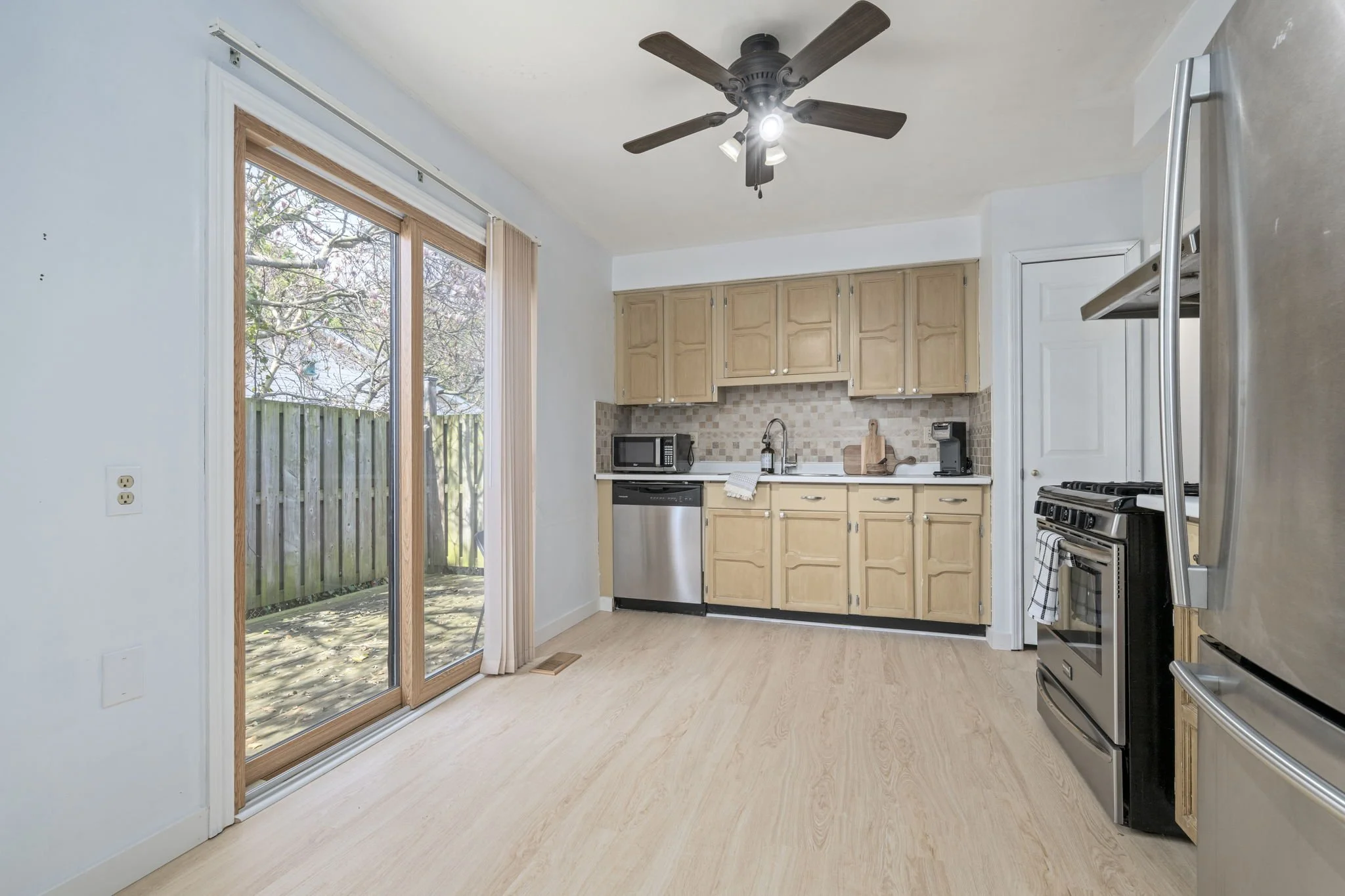 09-60 Brunswick Ave-London ON-Kim Boyer-Your Butler Realty-DSC_9090.jpg