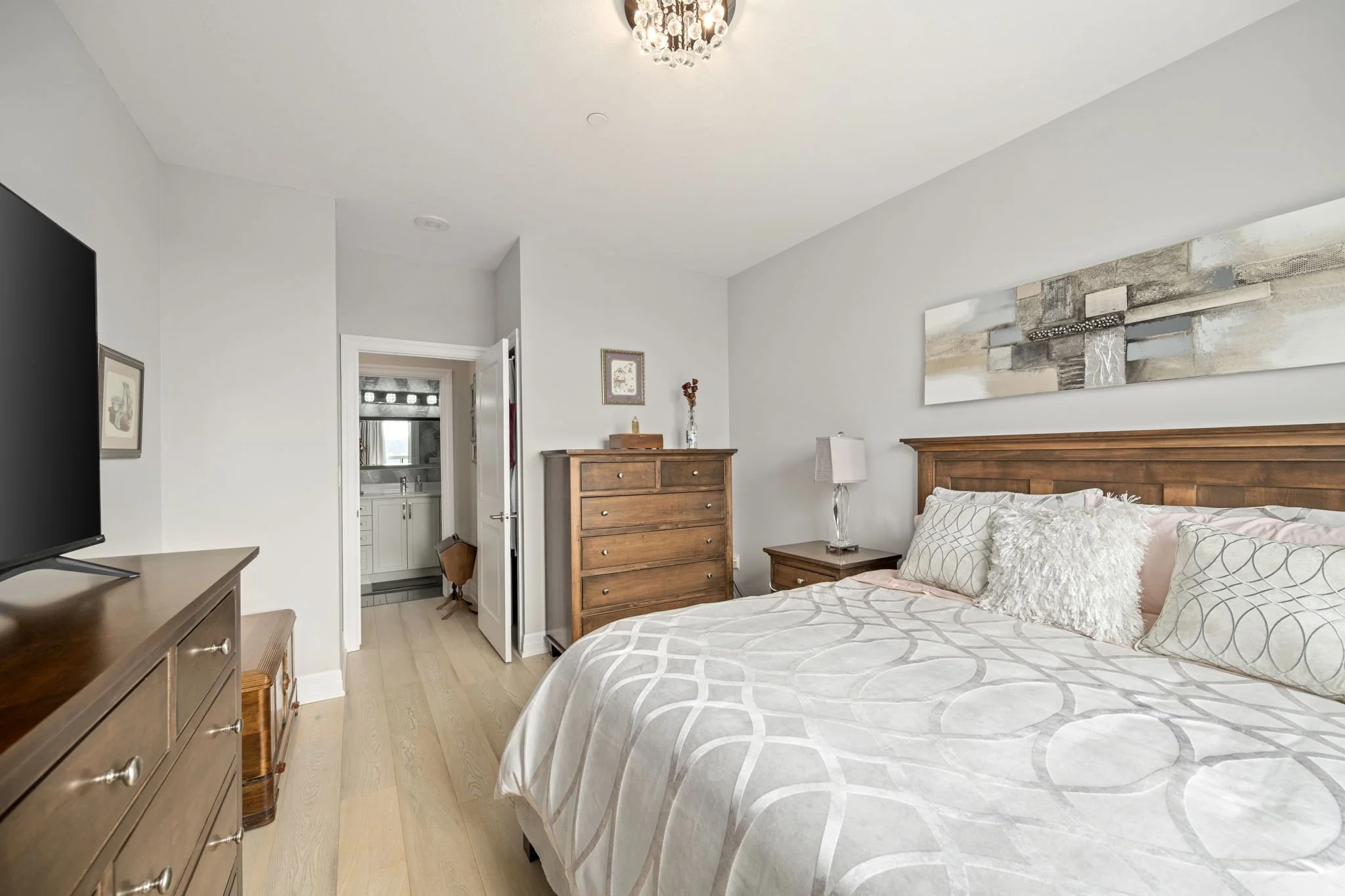 17-1304-240 Villagewalk Blvd-Kim Boyer-Your Butler Realty-DSC_6783.jpg