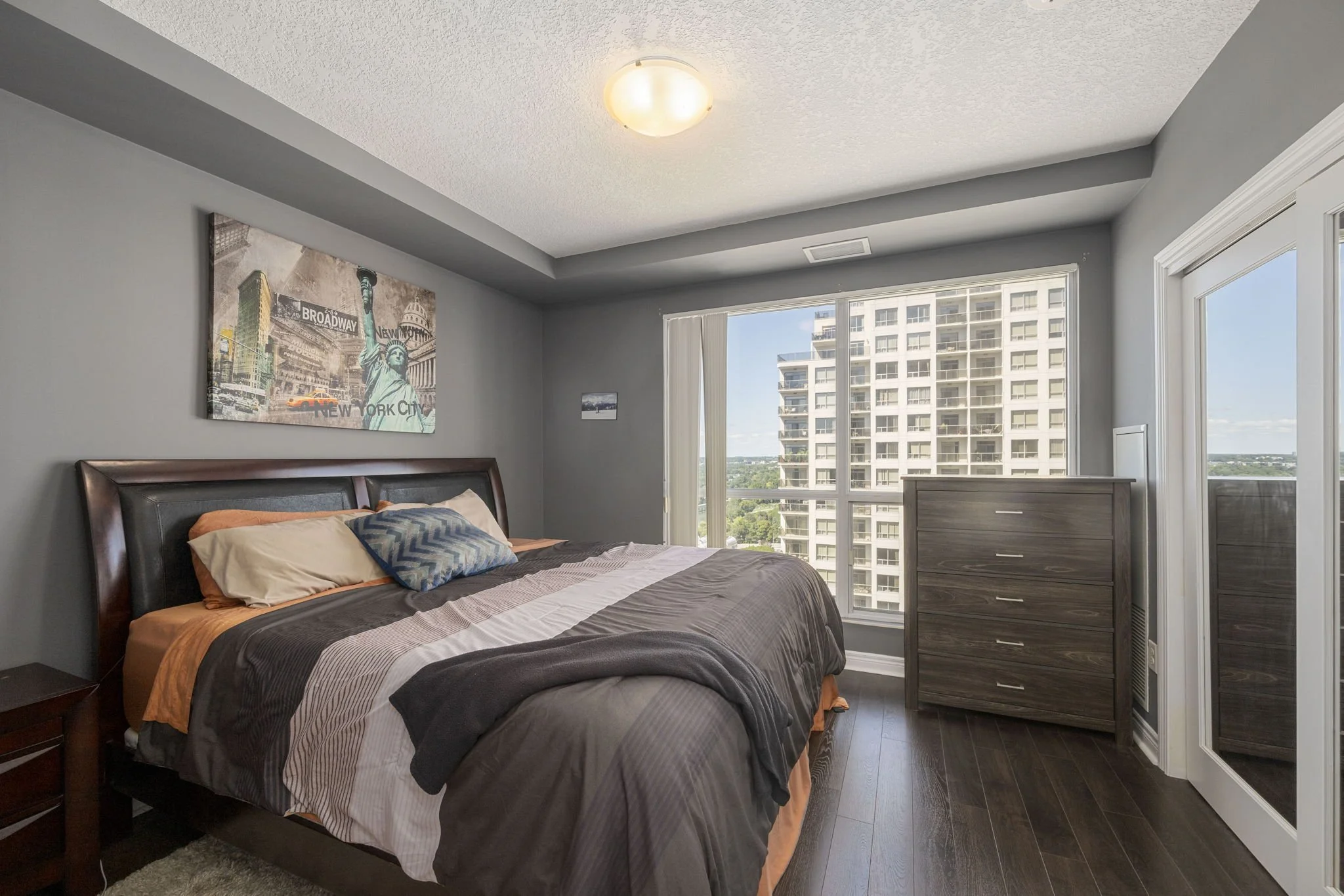14-Renaissance II-330 Ridout St N-London ON-Kim Boyer-Your Butler Realty-DSC_0209.jpg