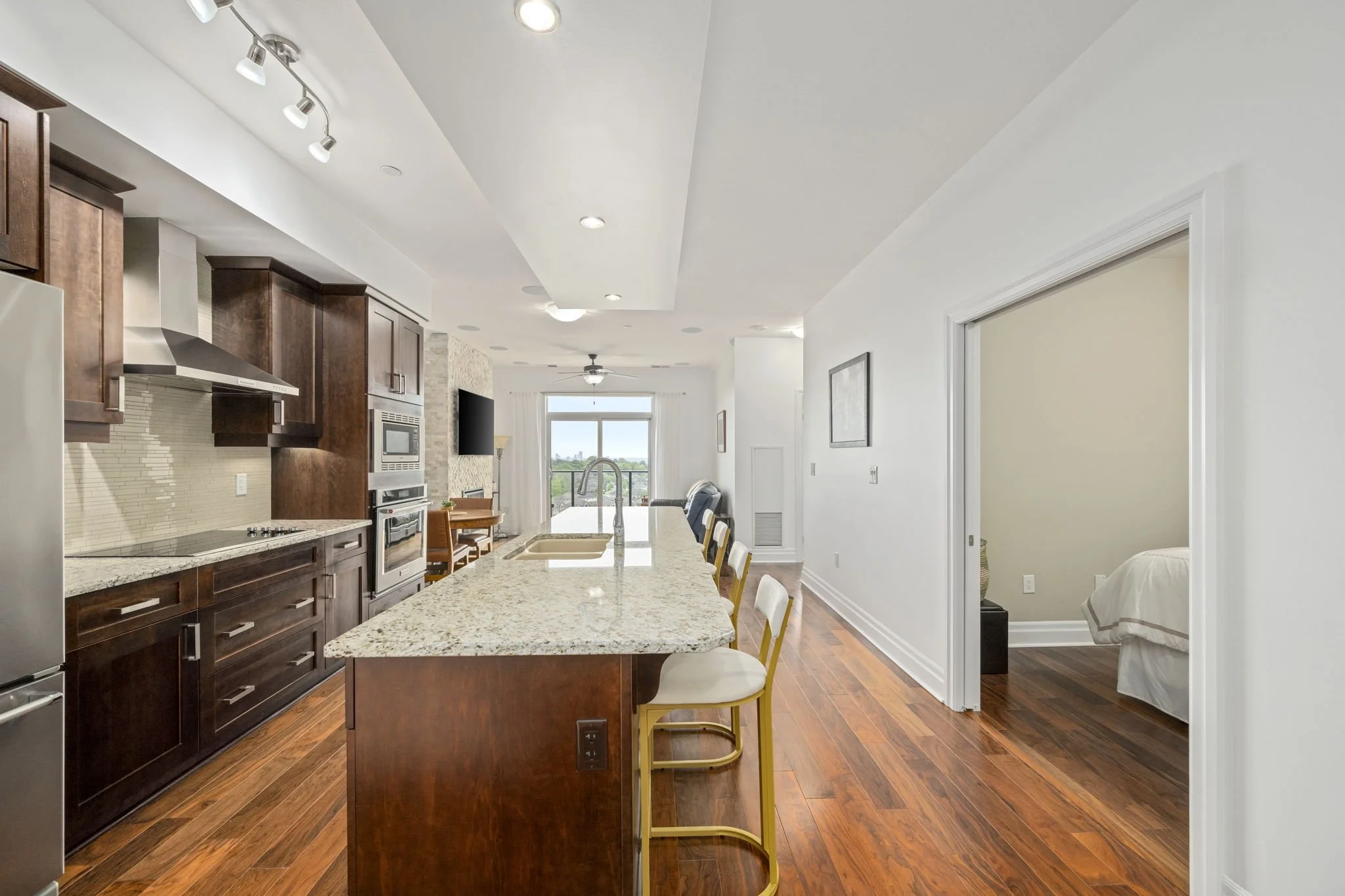 19-1303-240 Villagewalk Blvd-Kim Boyer-Your Butler Realty-DSC_0573.jpg