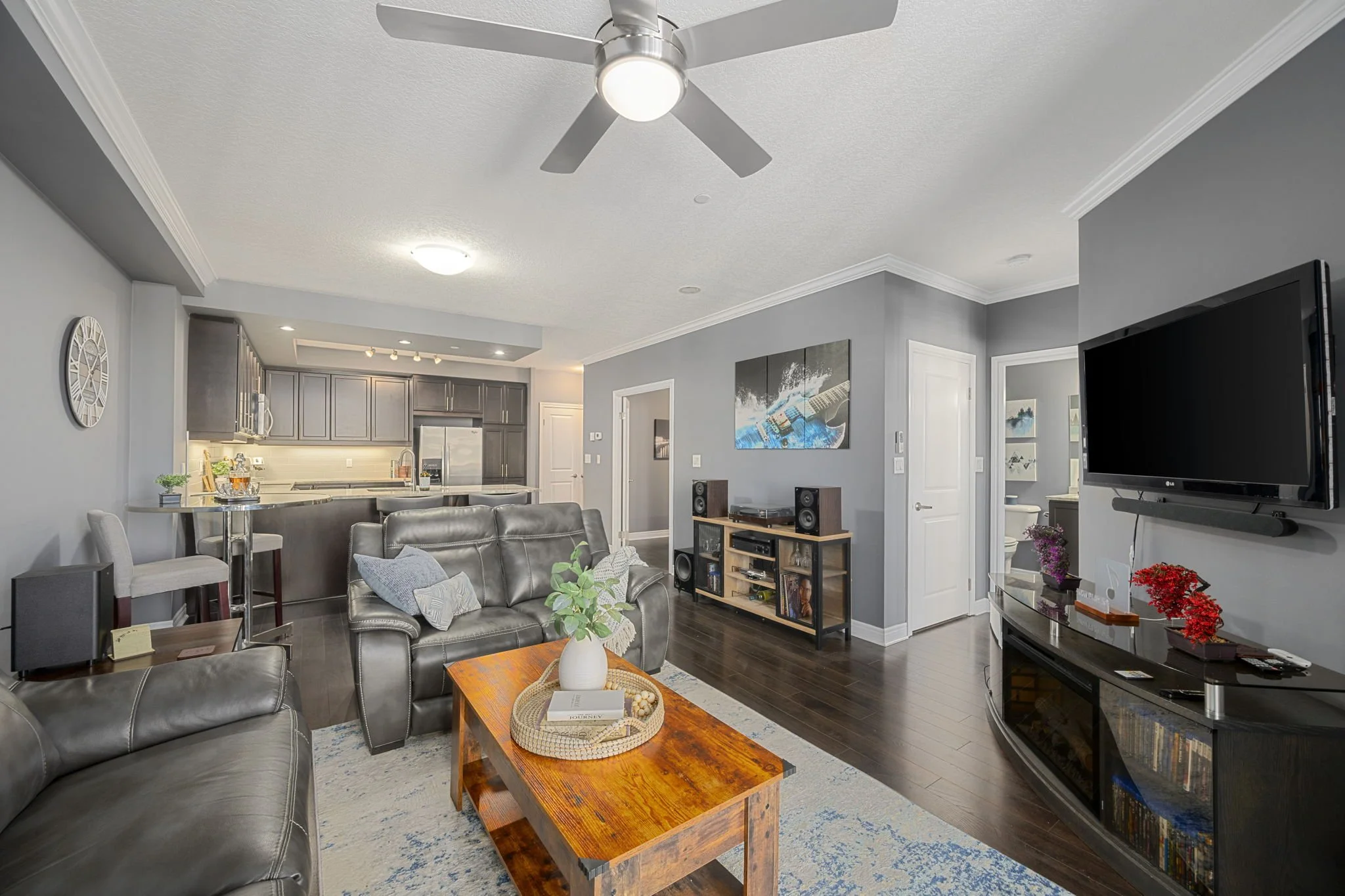 07-Renaissance II-330 Ridout St N-London ON-Kim Boyer-Your Butler Realty-DSC_0201.jpg