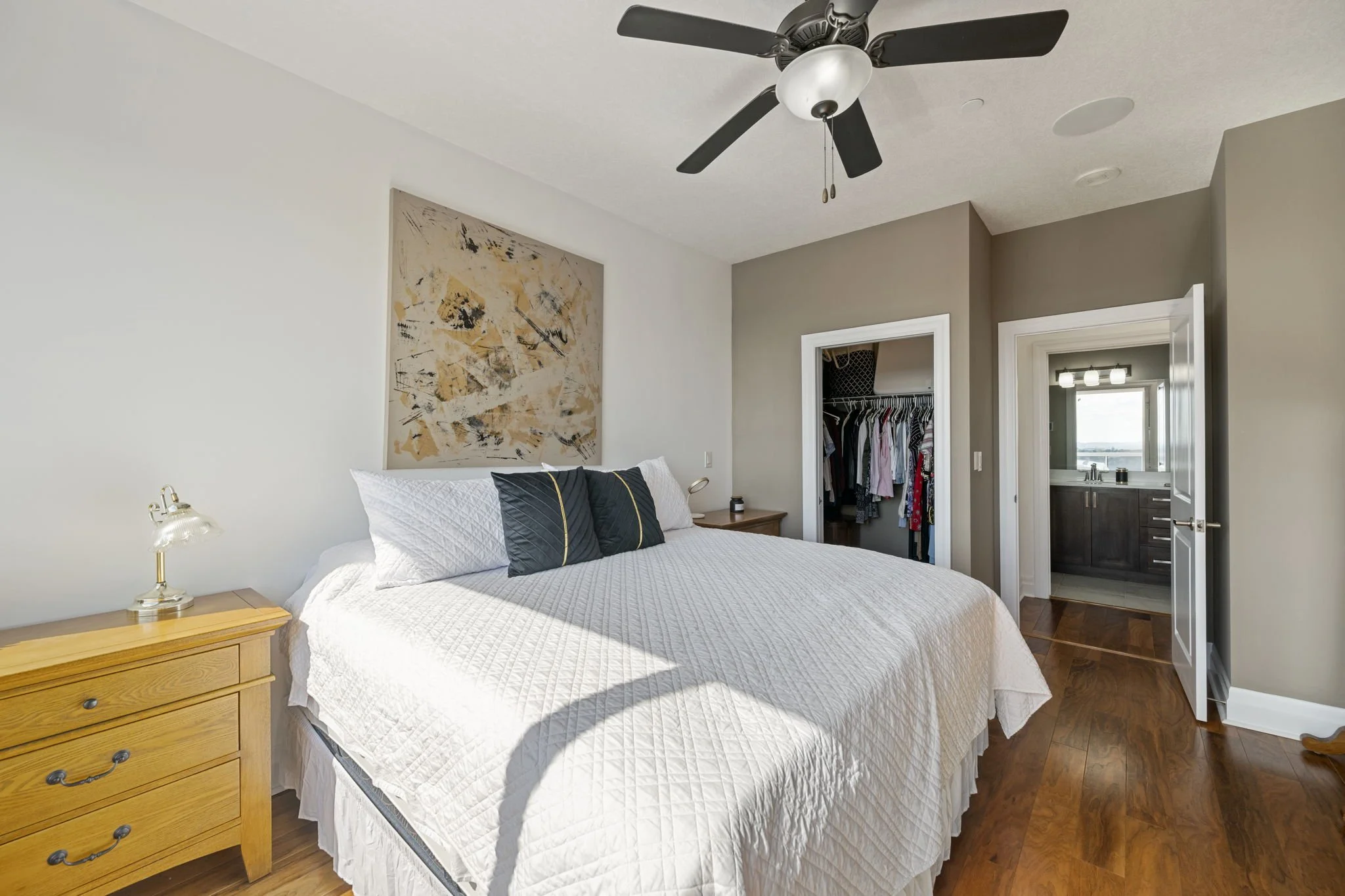 18--1303-240 Villagwalk Blvd-Kim Boyer-Your Butler Realty--DSC_3410.jpg