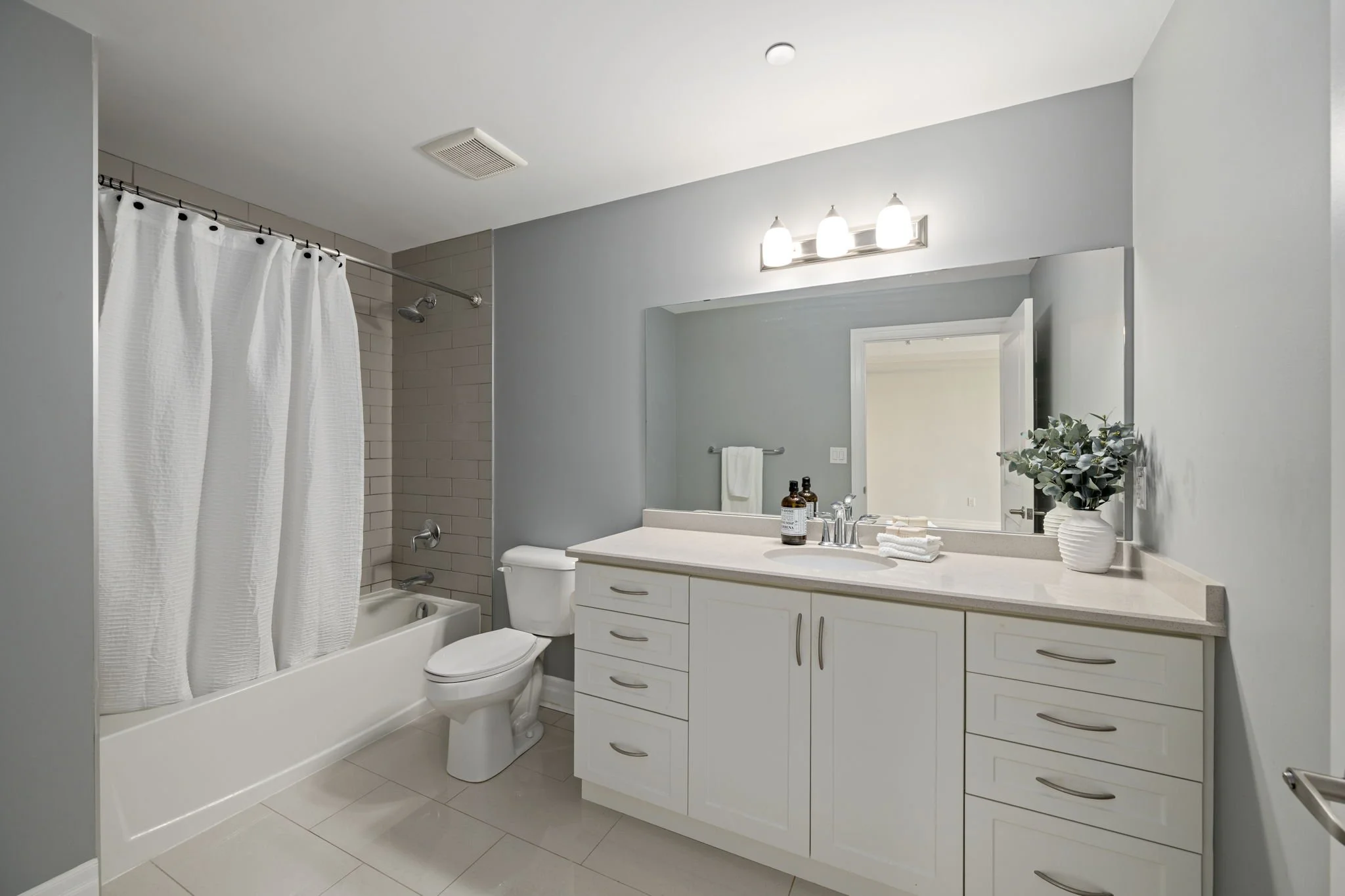 23--701-260 Villagewalk Blvd-London ON--Kim Boyer-Your Butler Realty--DSC_5922.jpg